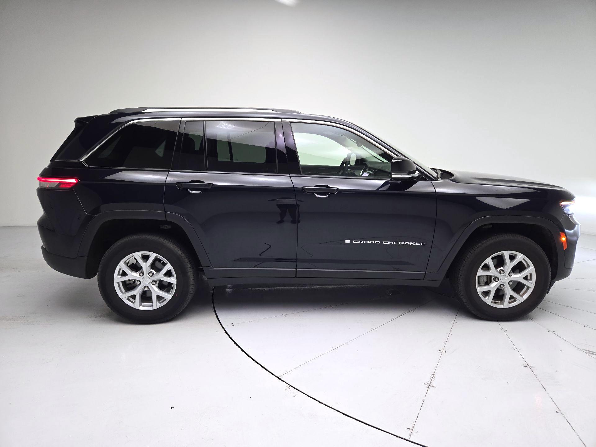 Thumbnail: 2023 Jeep Grand Cherokee - 4