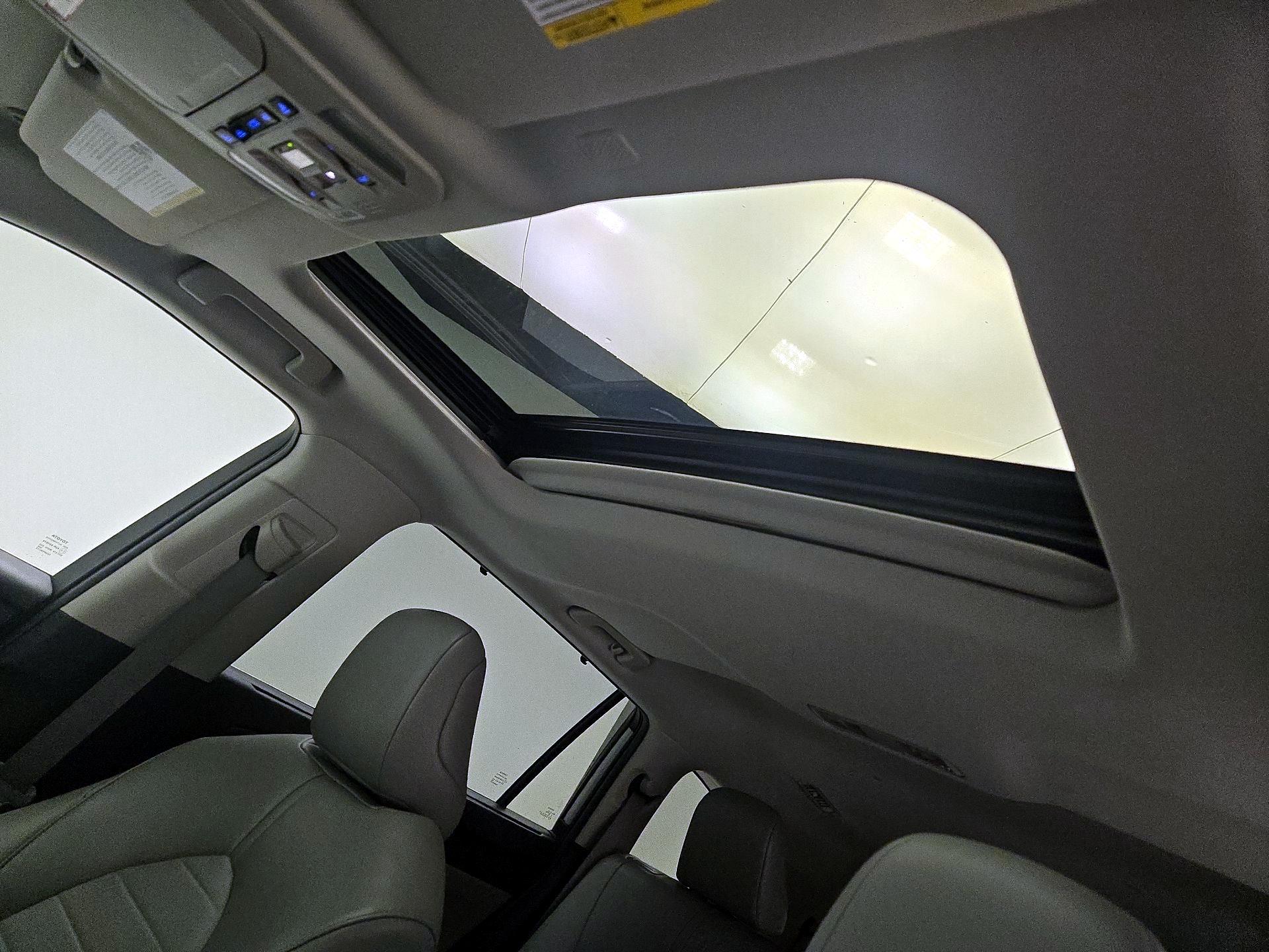 Thumbnail: 2022 Toyota Highlander - 19
