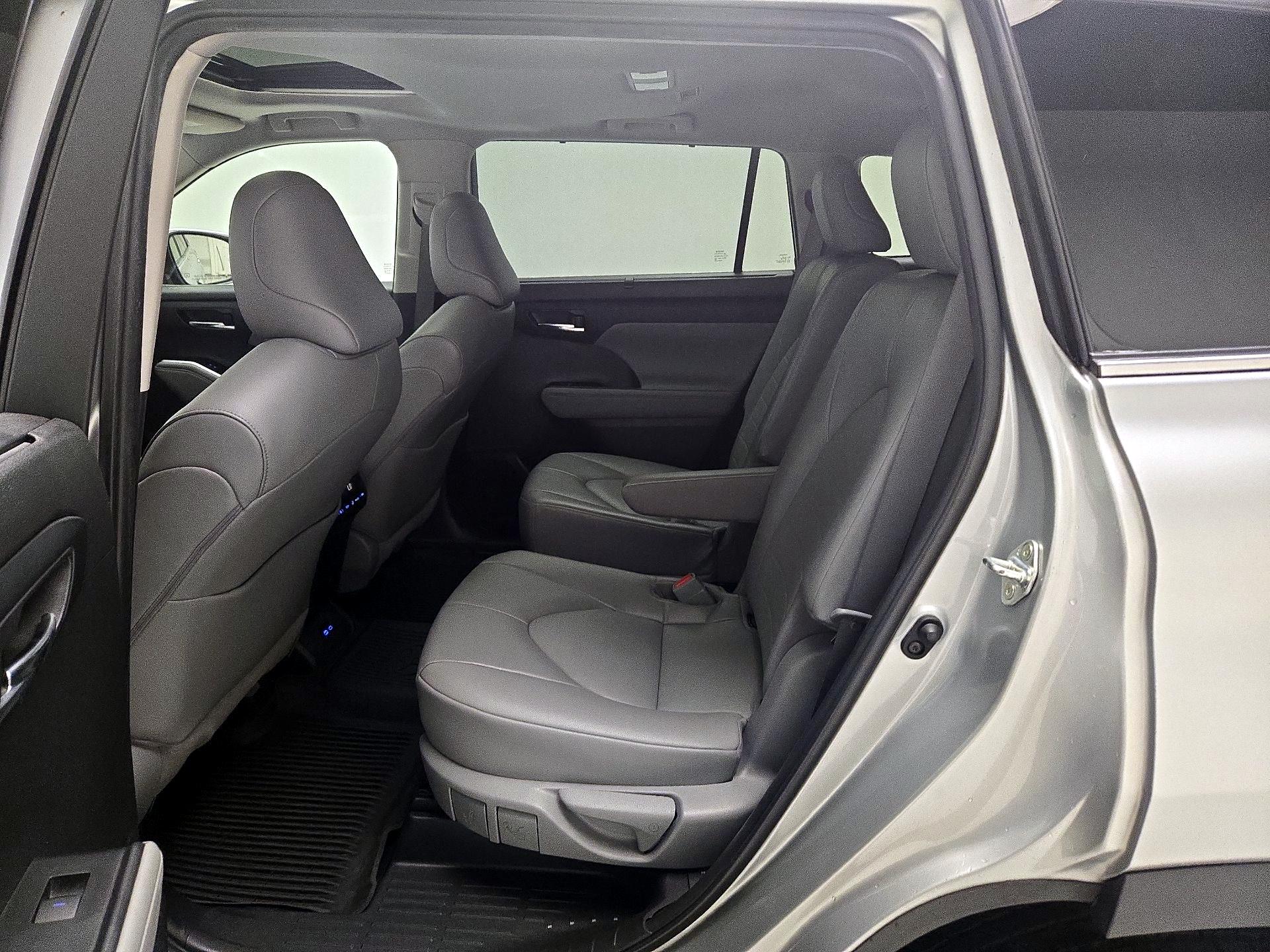 Thumbnail: 2022 Toyota Highlander - 20