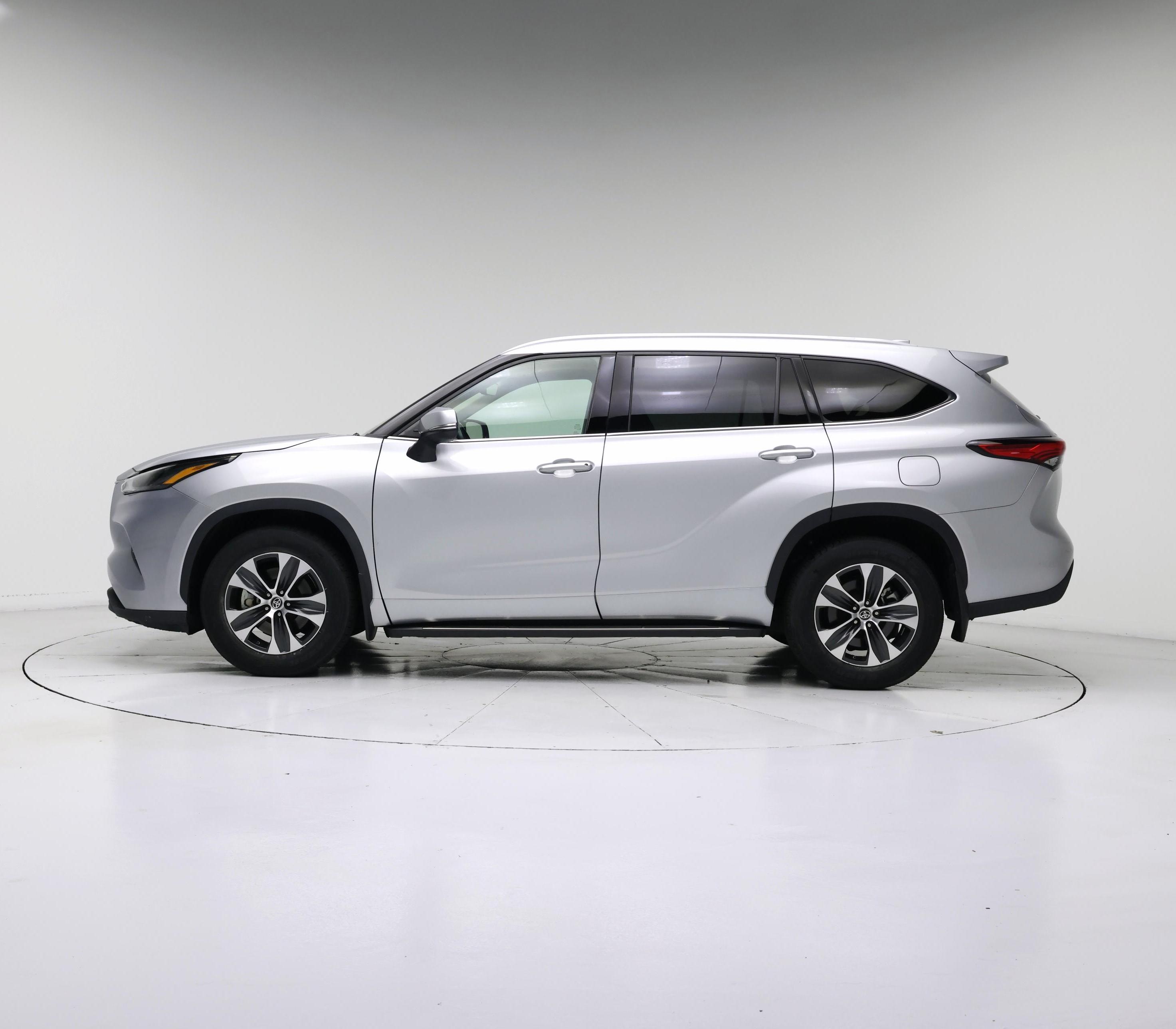 Thumbnail: 2022 Toyota Highlander - 3