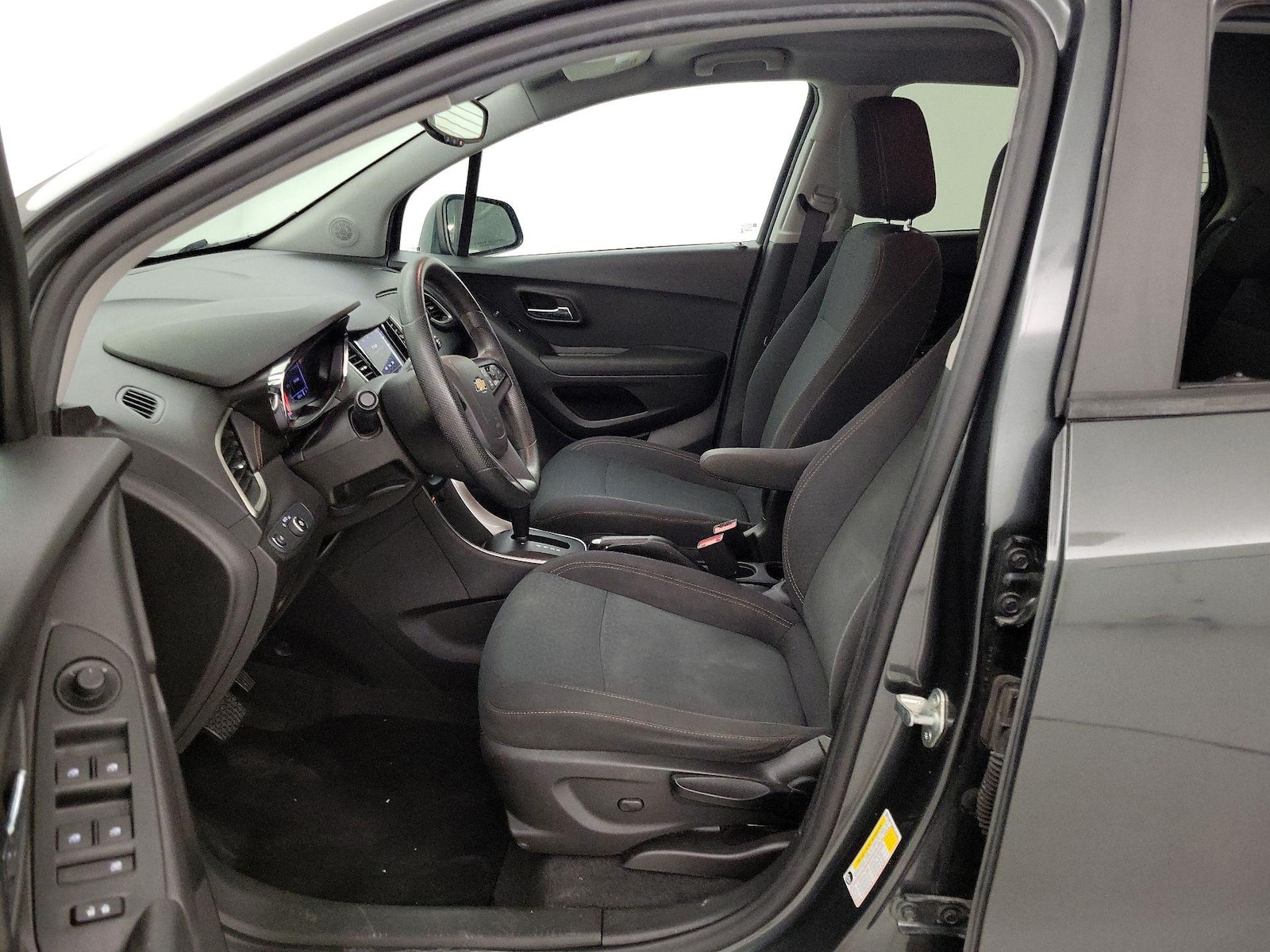 2020 Chevrolet Trax LS - Photo 12