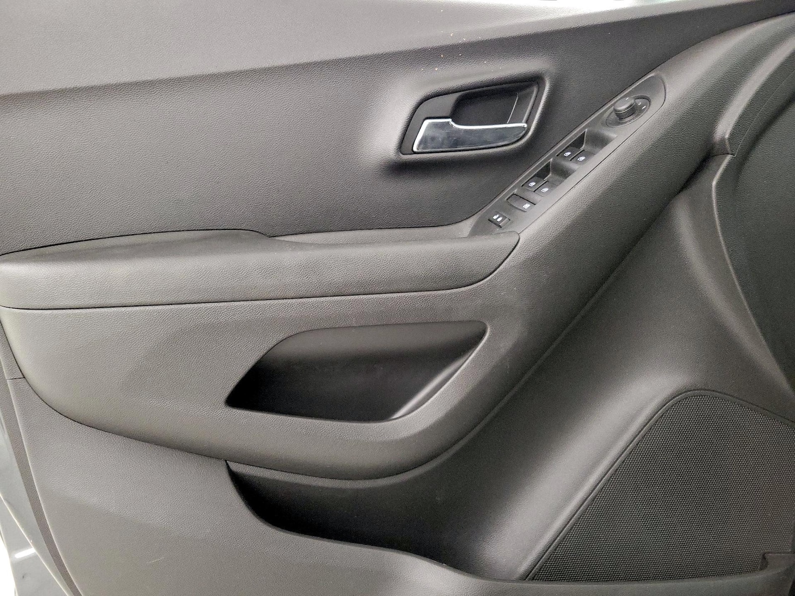 2020 Chevrolet Trax LS - Photo 13