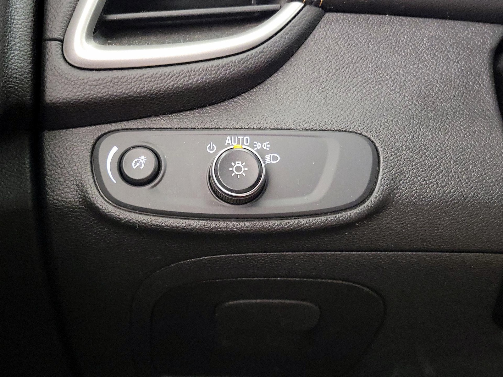 2020 Chevrolet Trax LS - Photo 14
