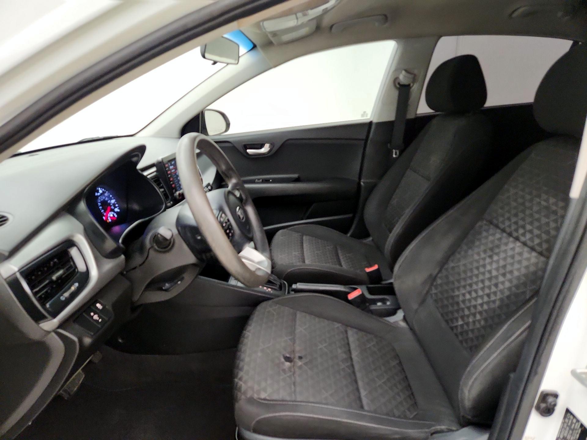 Thumbnail: 2020 Kia Rio - 11