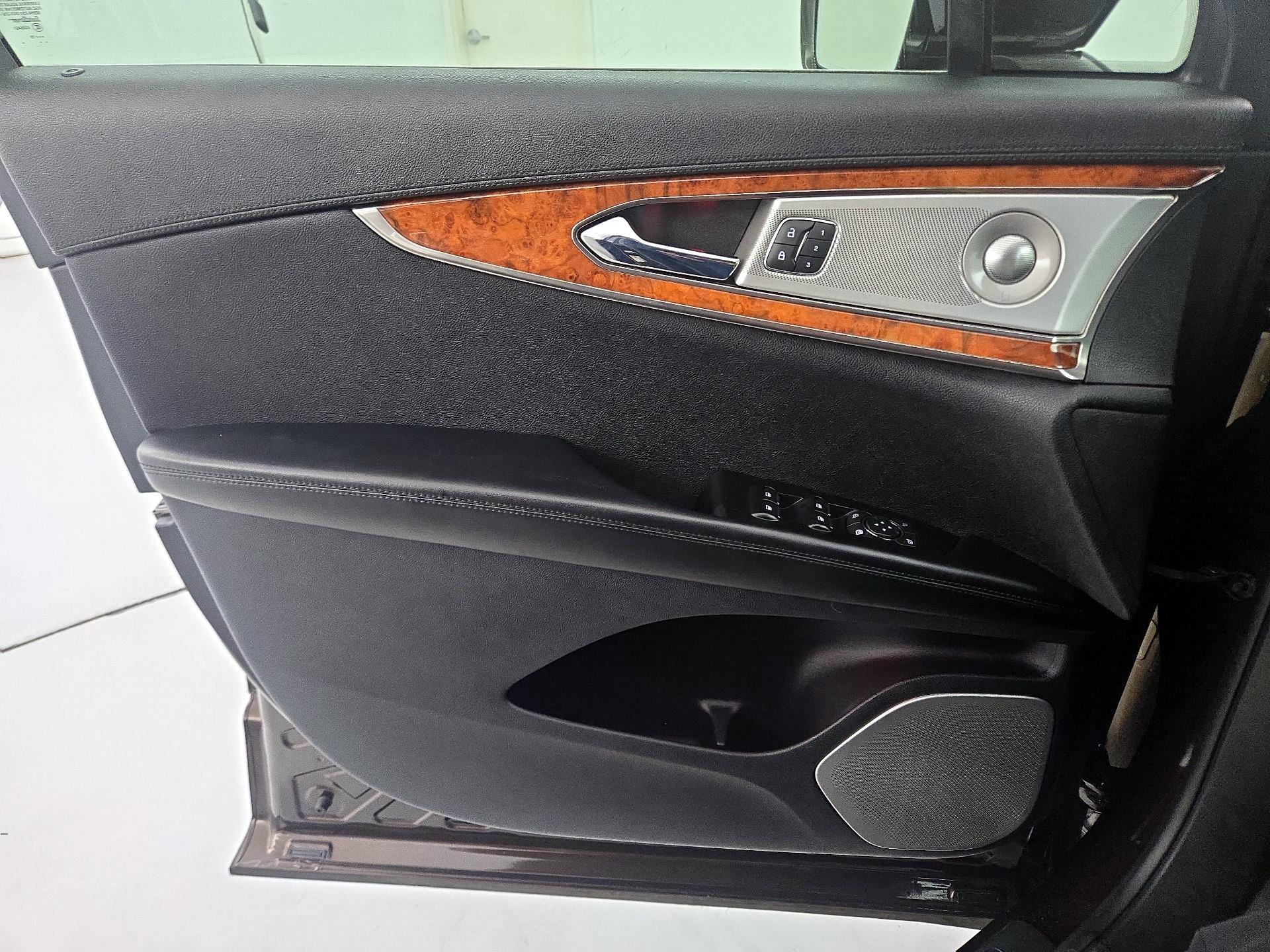 Thumbnail: 2019 Lincoln Nautilus - 12