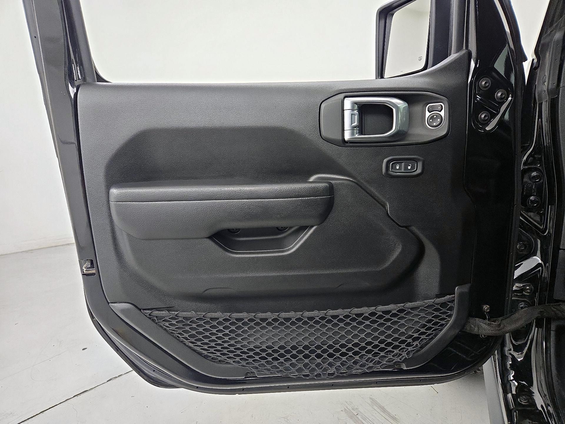Thumbnail: 2023 Jeep Gladiator - 12