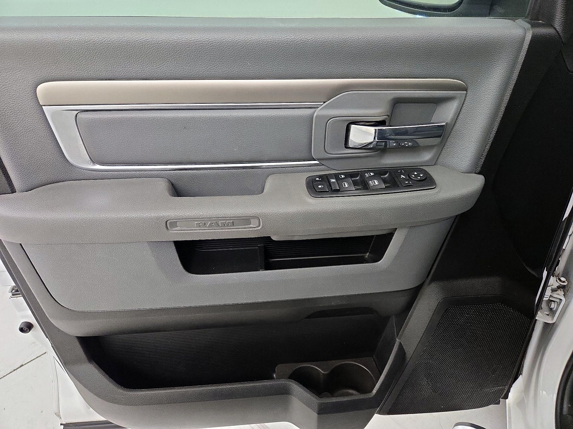 Thumbnail: 2019 RAM 1500 Classic - 12