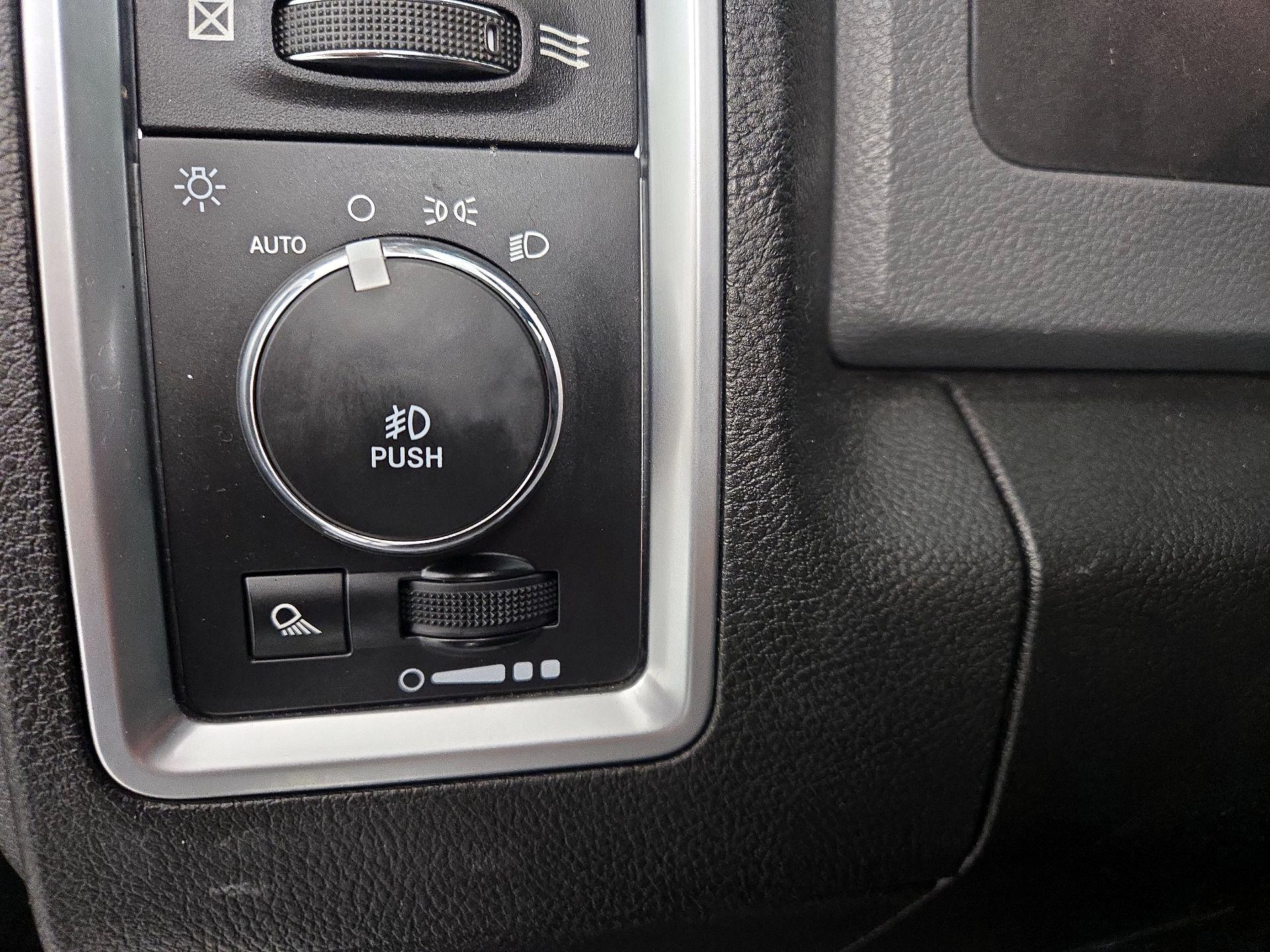 Thumbnail: 2019 RAM 1500 Classic - 13