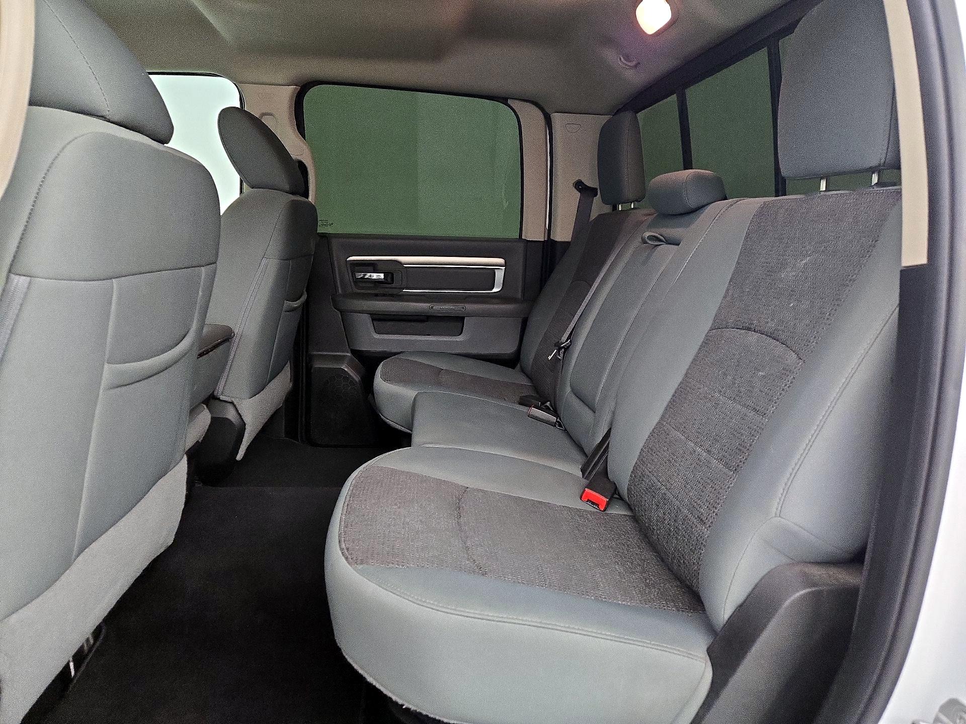 Thumbnail: 2019 RAM 1500 Classic - 19