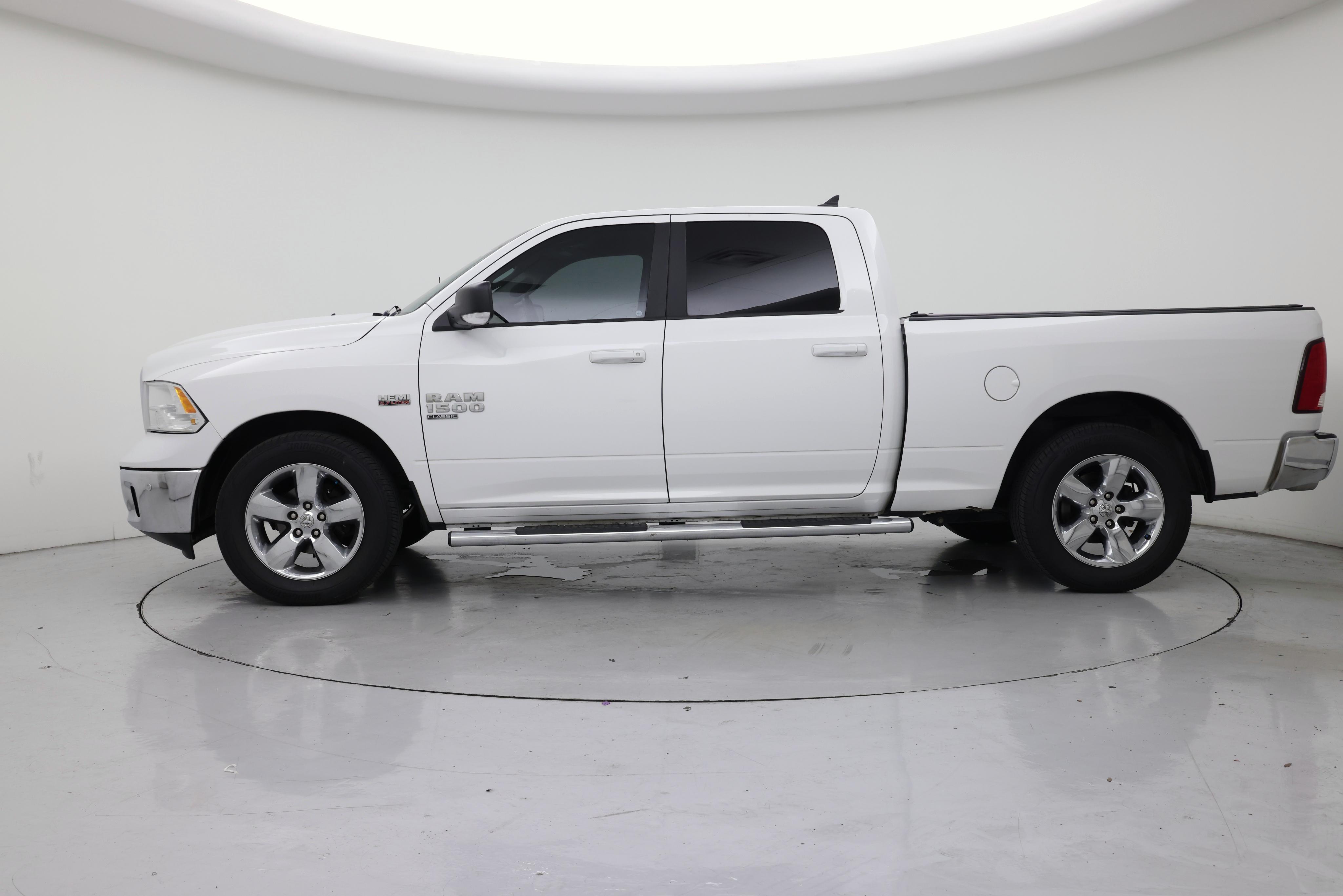 Thumbnail: 2019 RAM 1500 Classic - 3