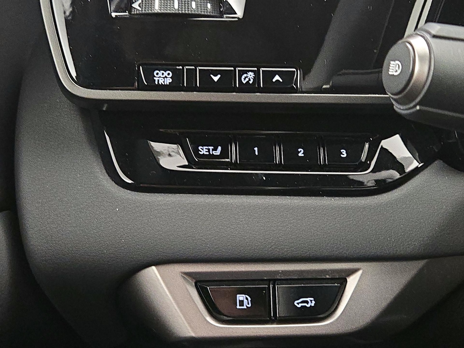 2025 Lexus RX 350 - Photo 14