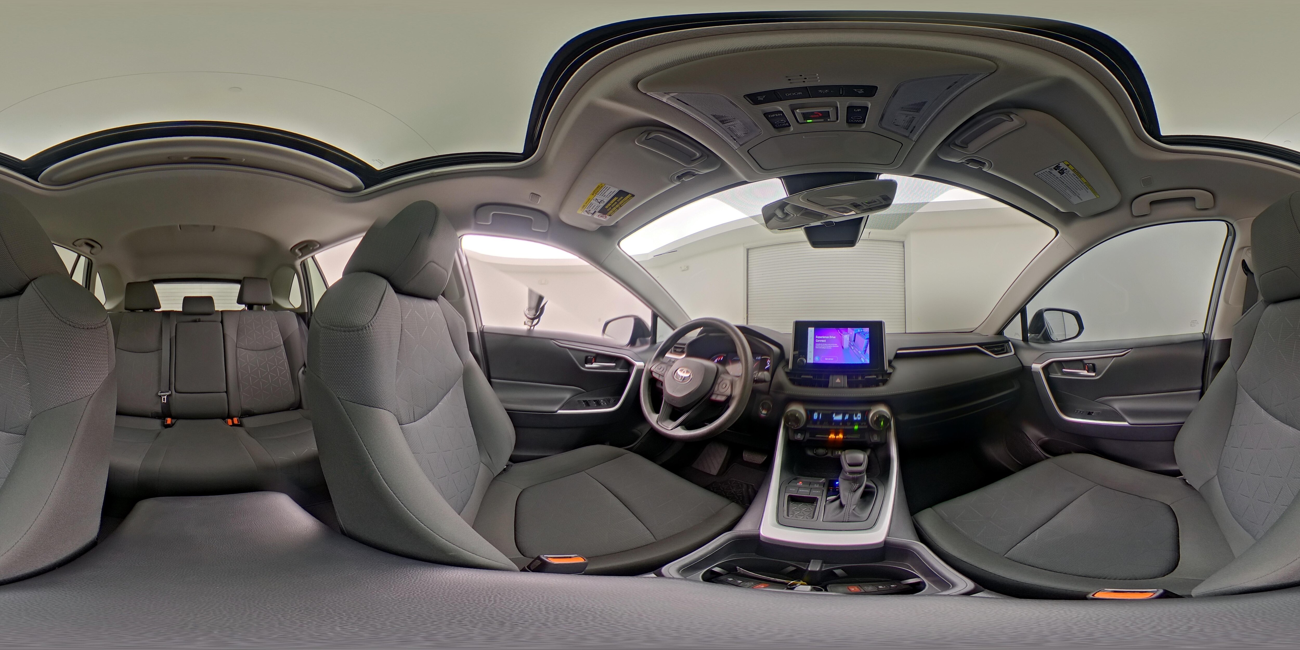 2025 Toyota RAV4 XLE - Photo 25