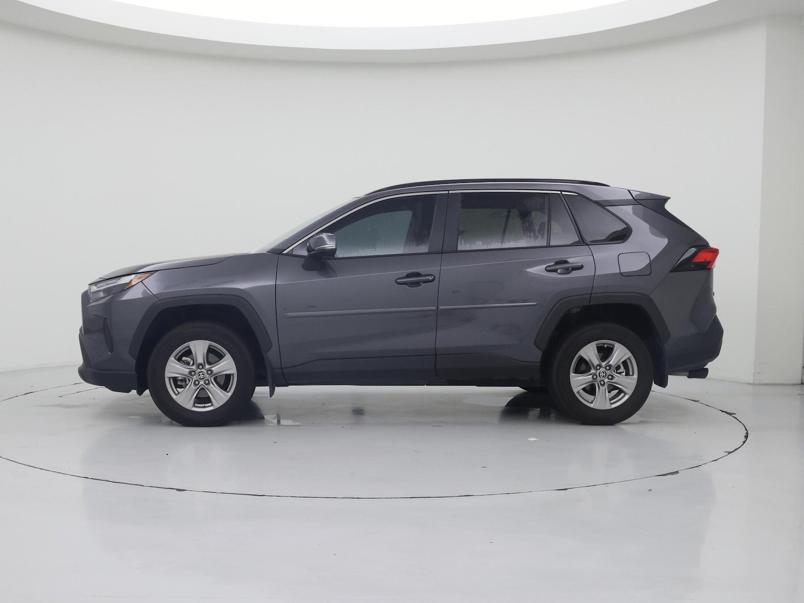 2025 Toyota RAV4 XLE - Photo 4