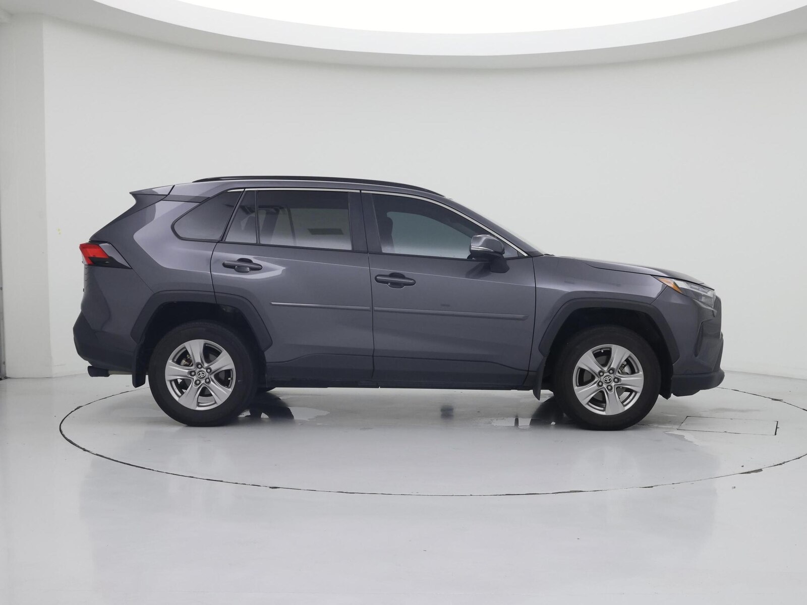 2025 Toyota RAV4 XLE - Photo 8