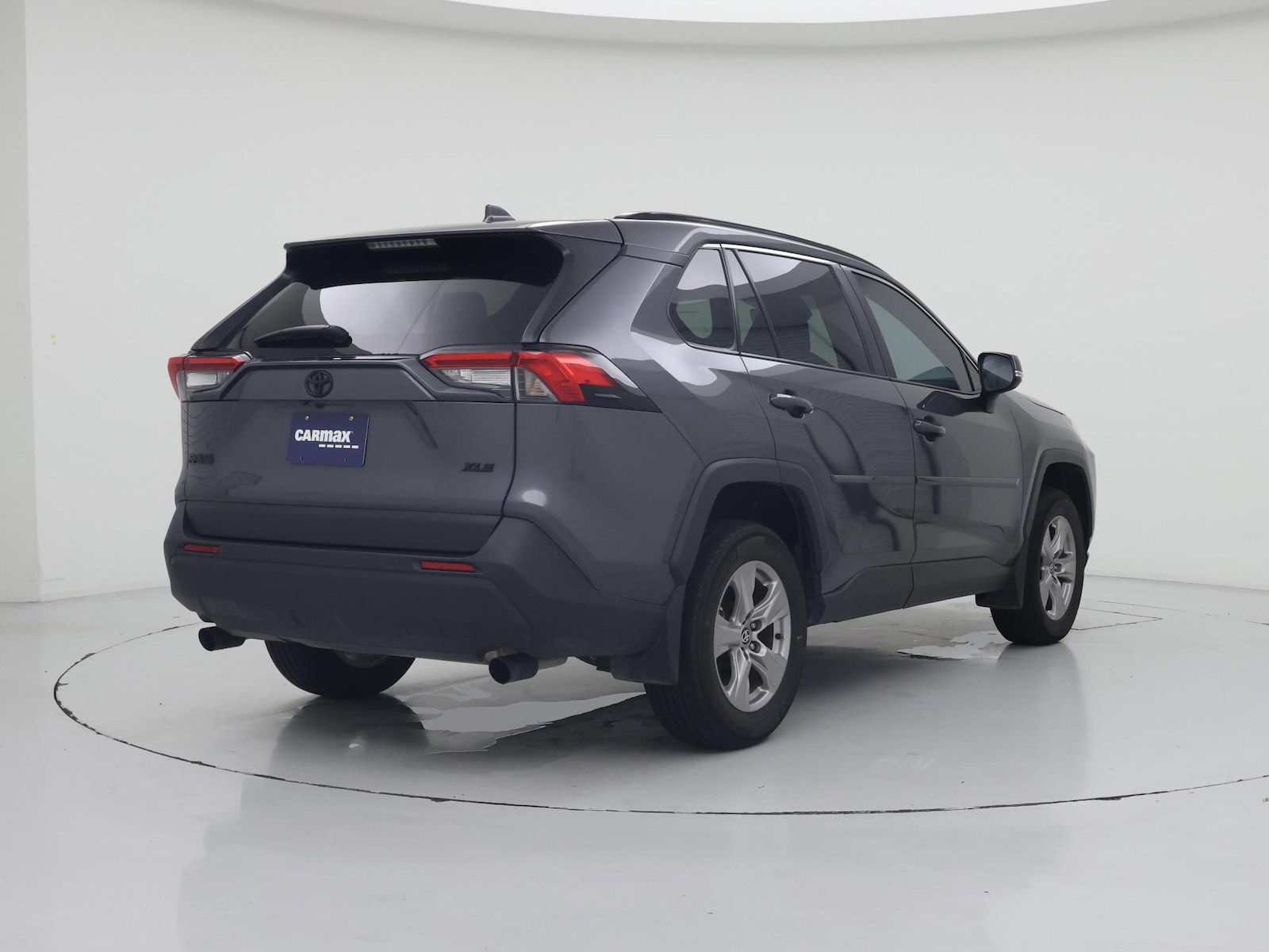 2025 Toyota RAV4 XLE - Photo 9