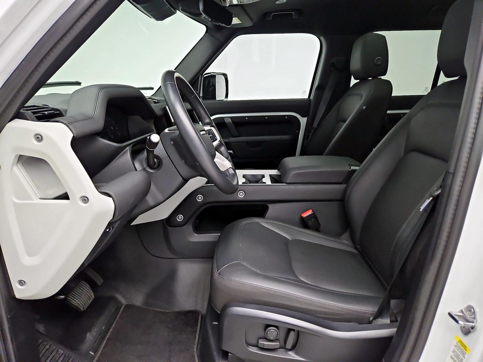 2025 Land Rover Defender S - Photo 12