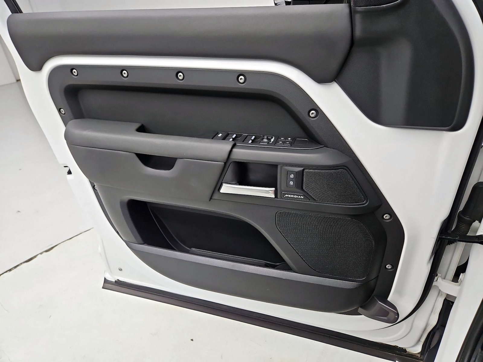 2025 Land Rover Defender S - Photo 13