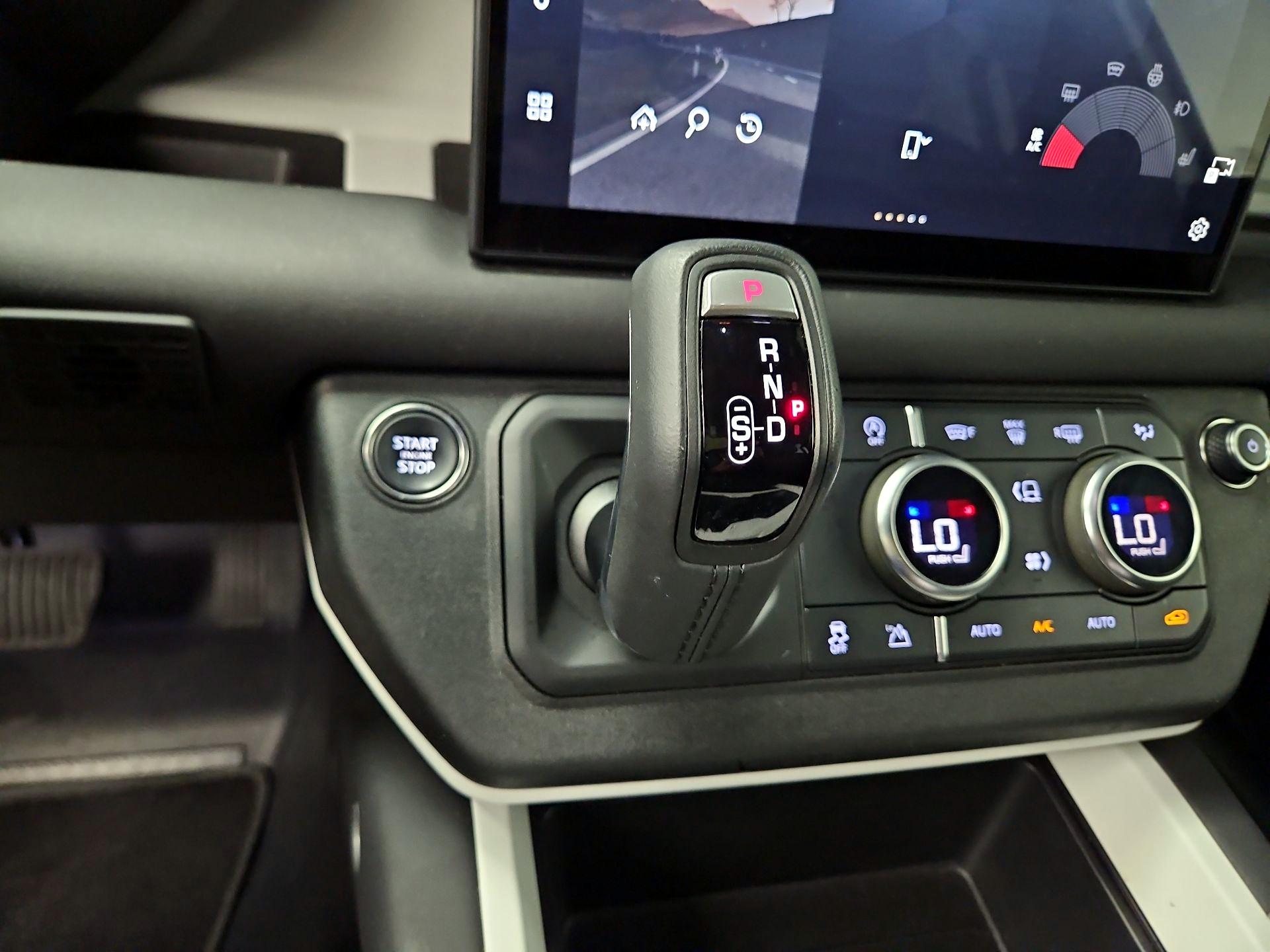 Thumbnail: 2025 Land Rover Defender - 18