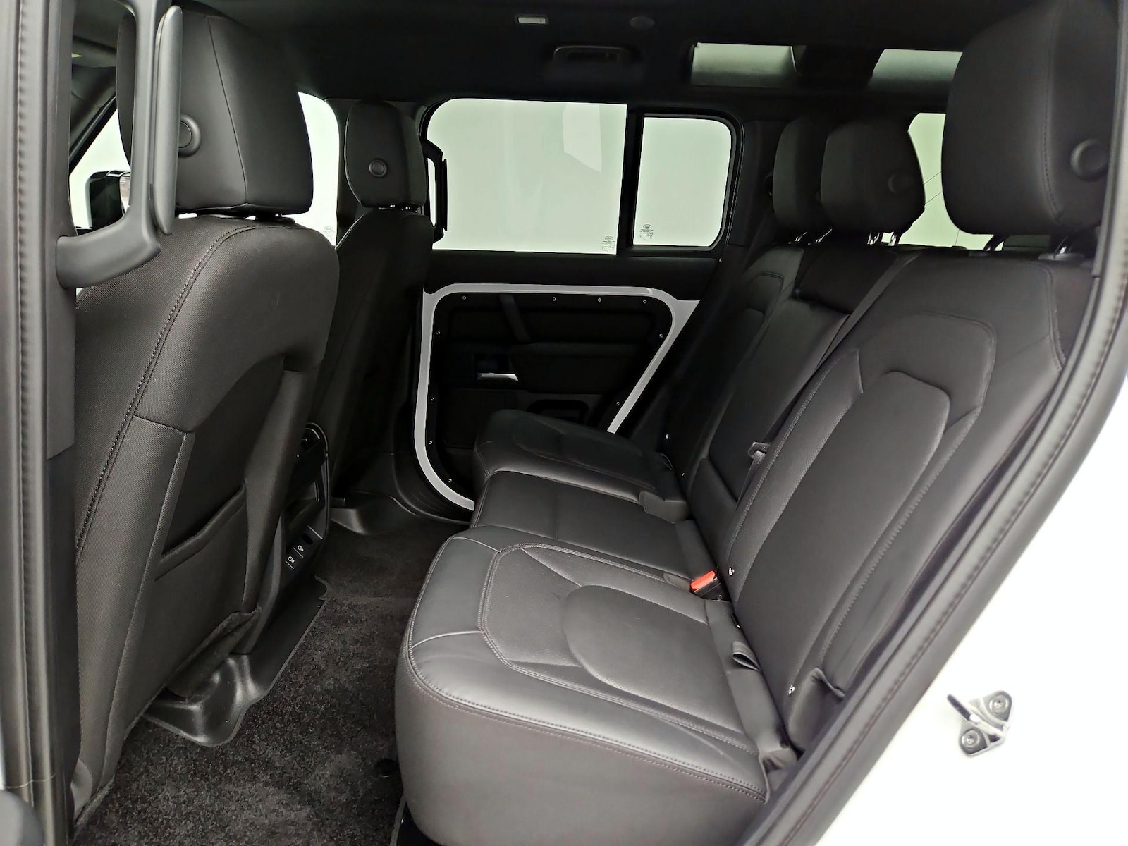 2025 Land Rover Defender S - Photo 22