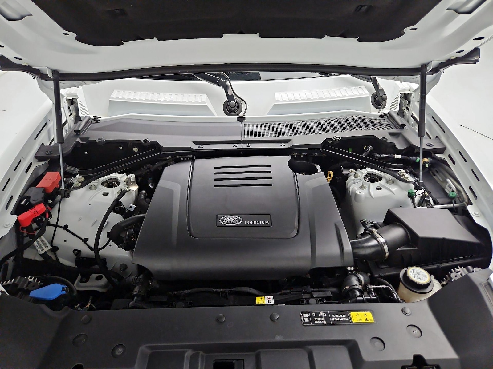 2025 Land Rover Defender S - Photo 24