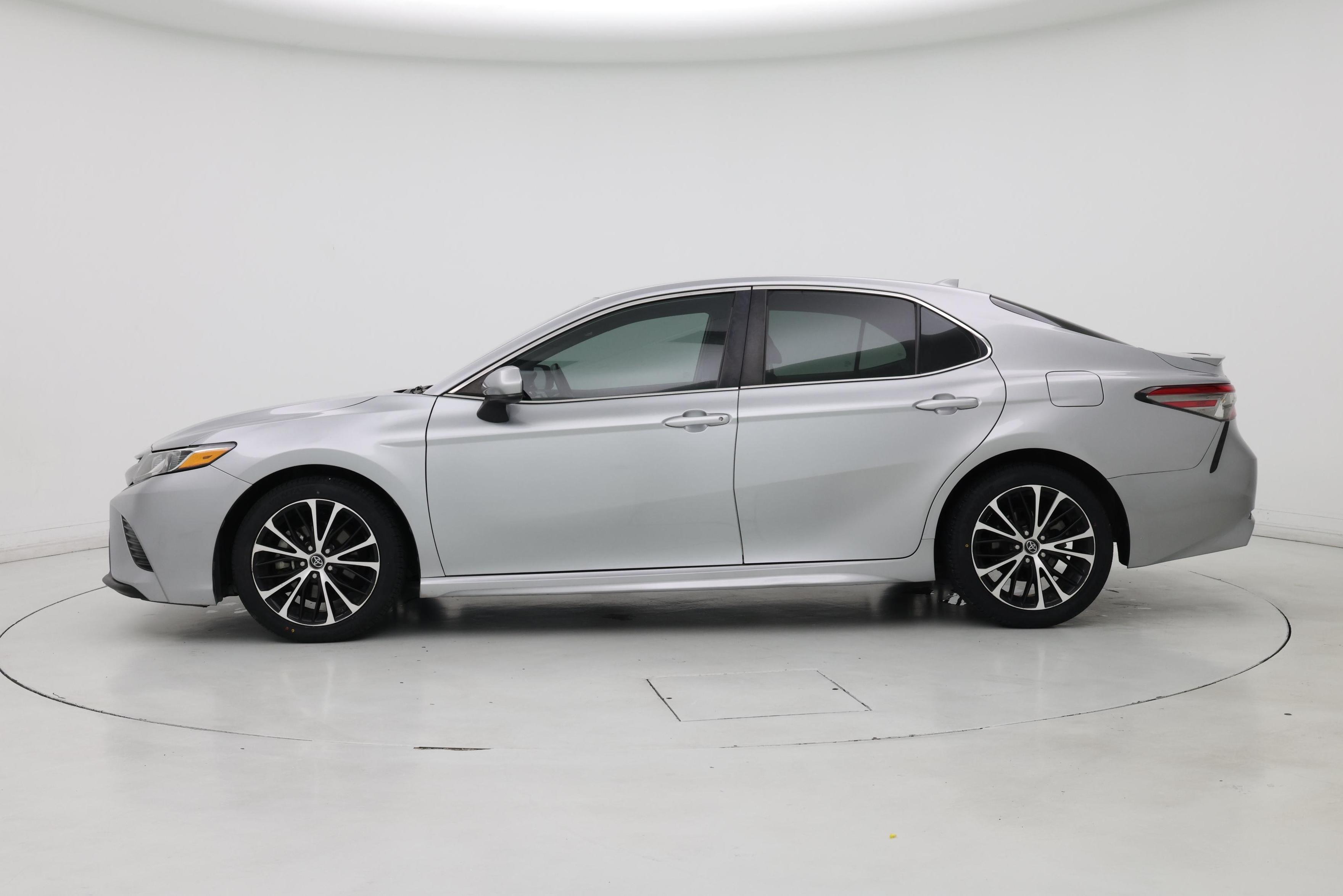 Thumbnail: 2019 Toyota Camry - 3