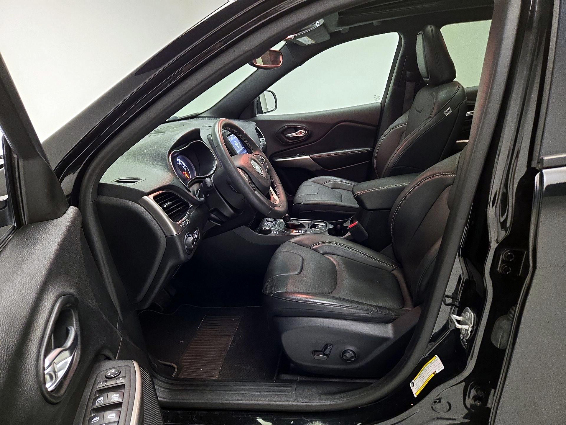 Thumbnail: 2021 Jeep Cherokee - 11