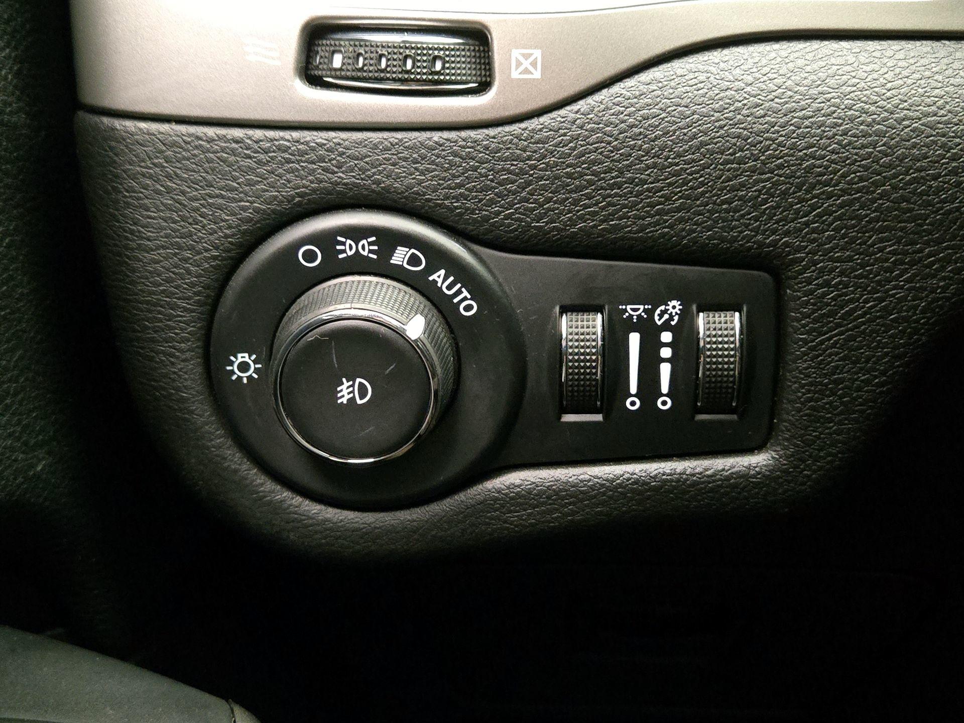 Thumbnail: 2021 Jeep Cherokee - 13