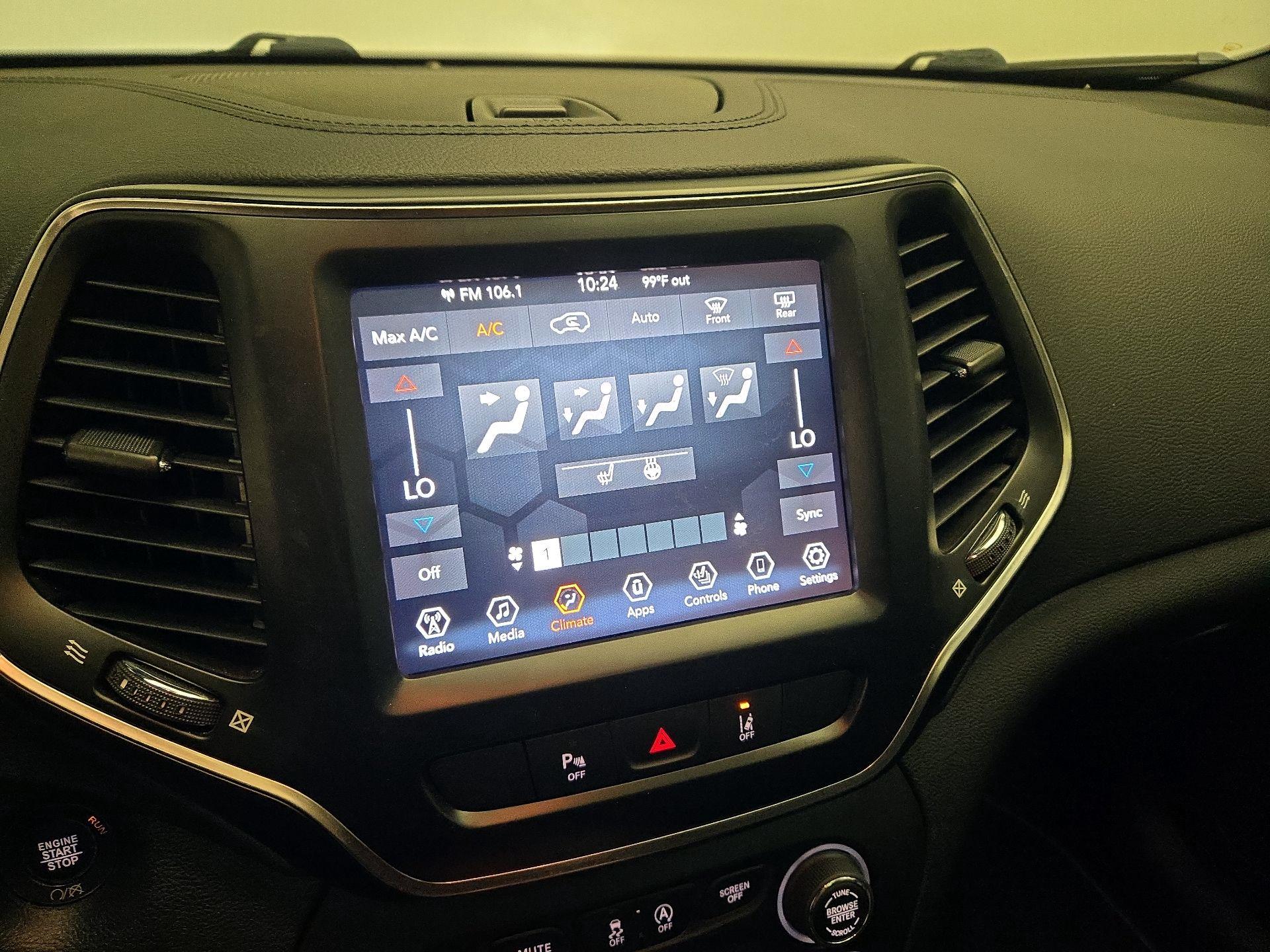 Thumbnail: 2021 Jeep Cherokee - 16