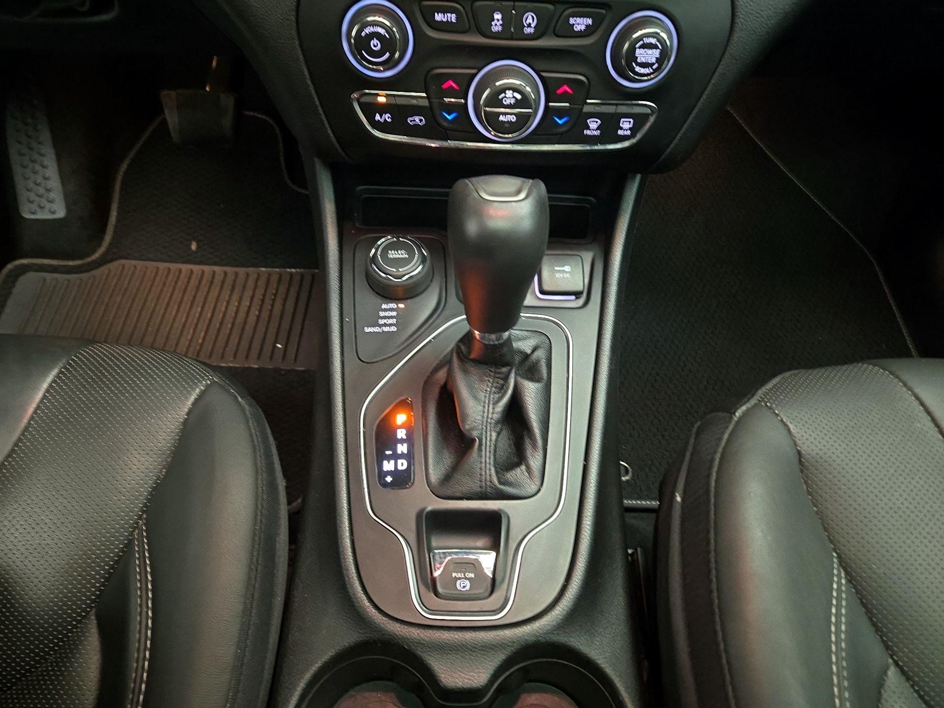 Thumbnail: 2021 Jeep Cherokee - 17