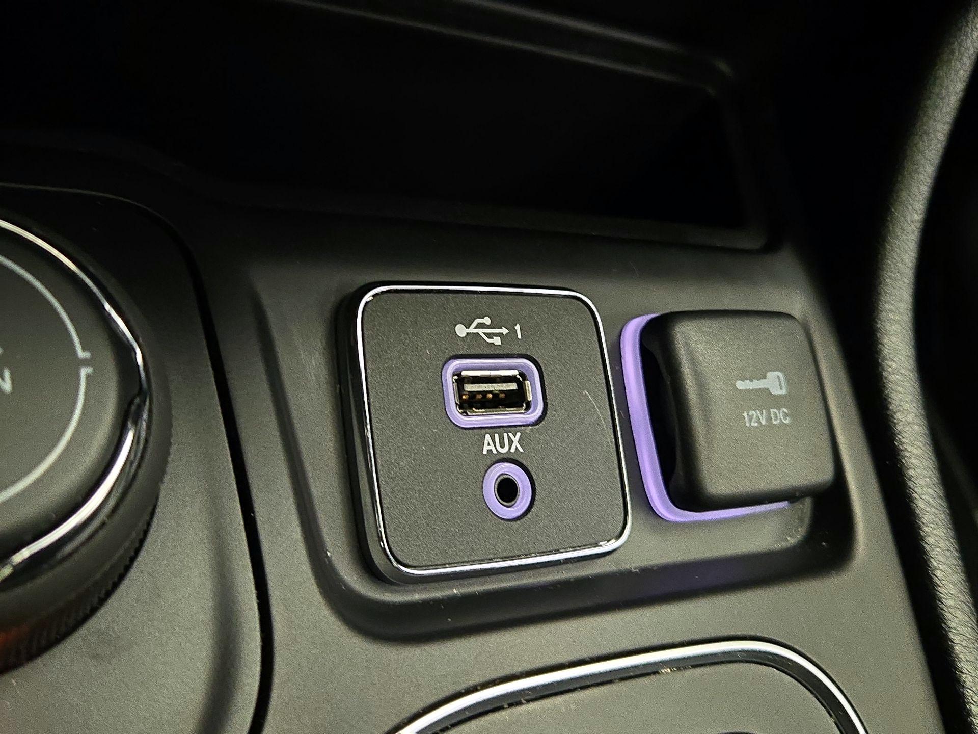 Thumbnail: 2021 Jeep Cherokee - 18
