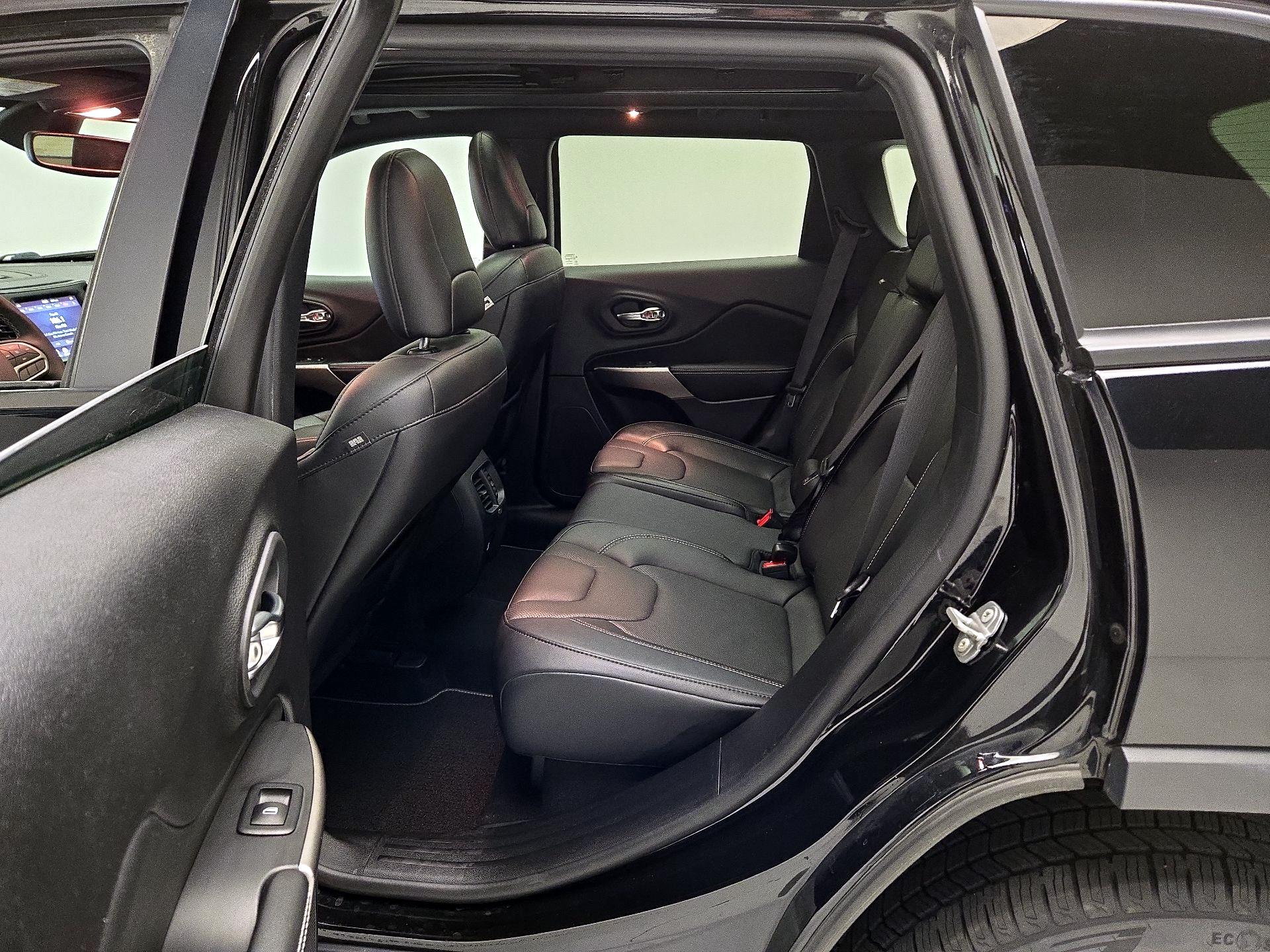 Thumbnail: 2021 Jeep Cherokee - 20