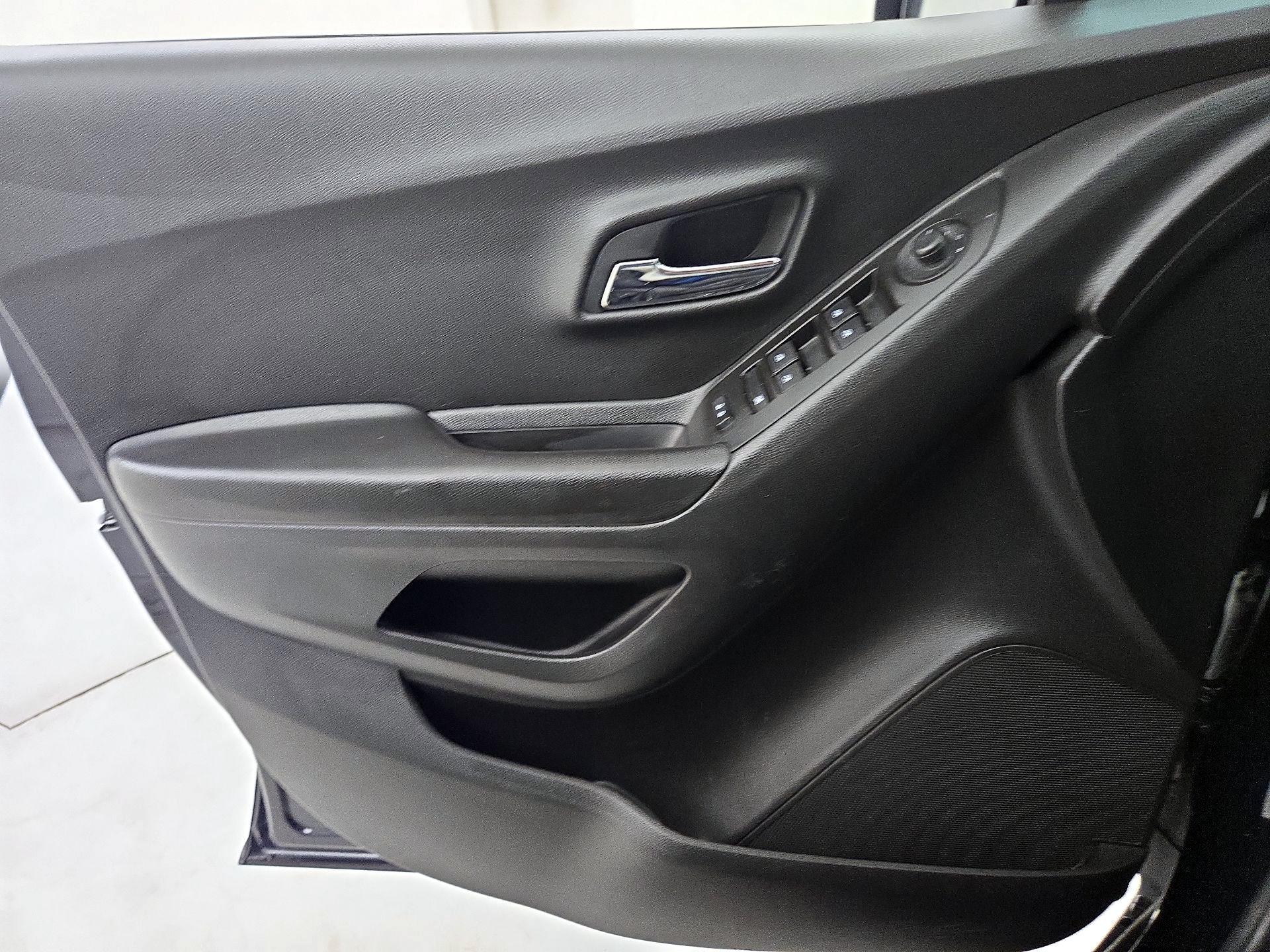 Thumbnail: 2022 Chevrolet Trax - 12