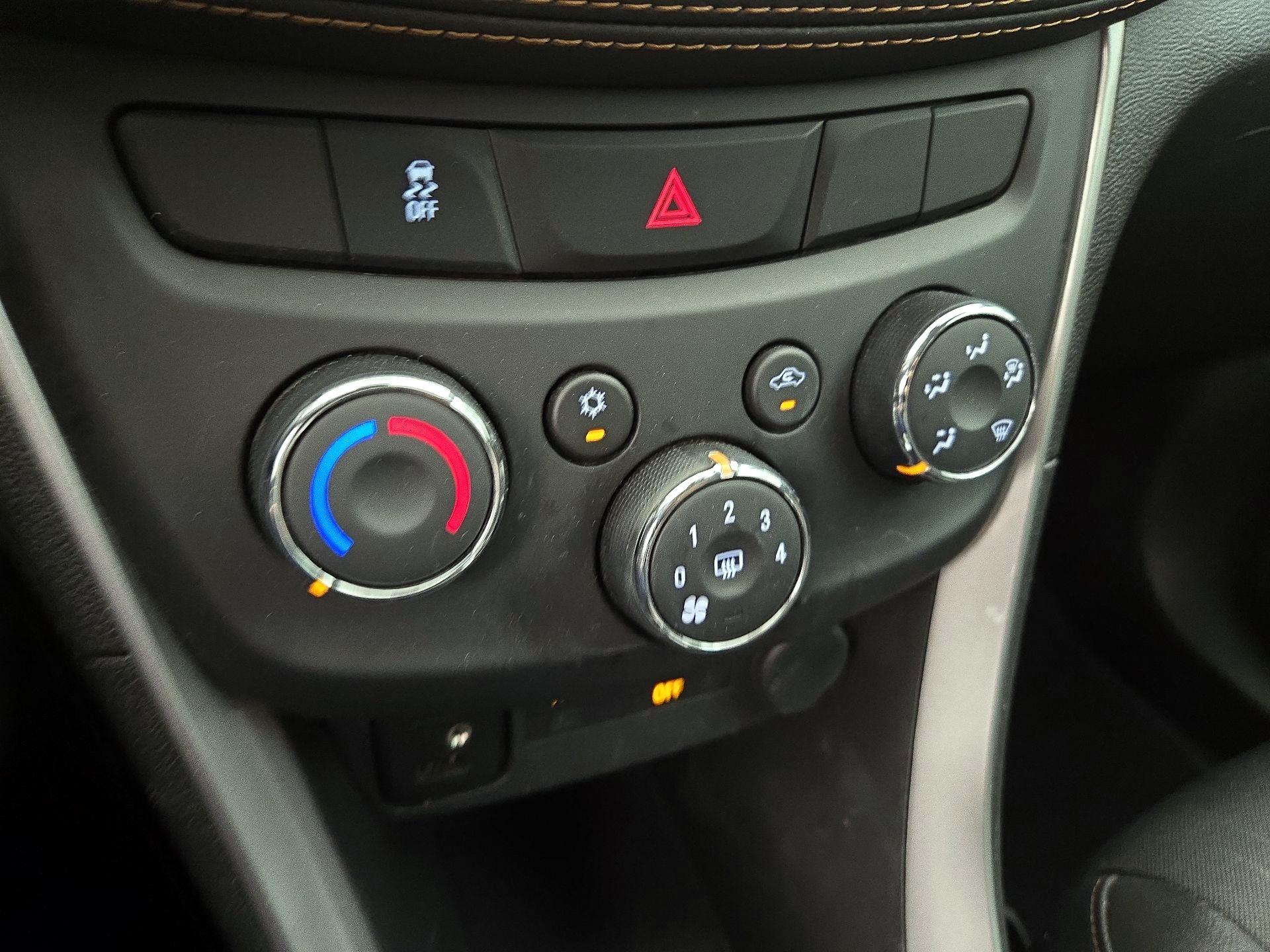 Thumbnail: 2022 Chevrolet Trax - 16