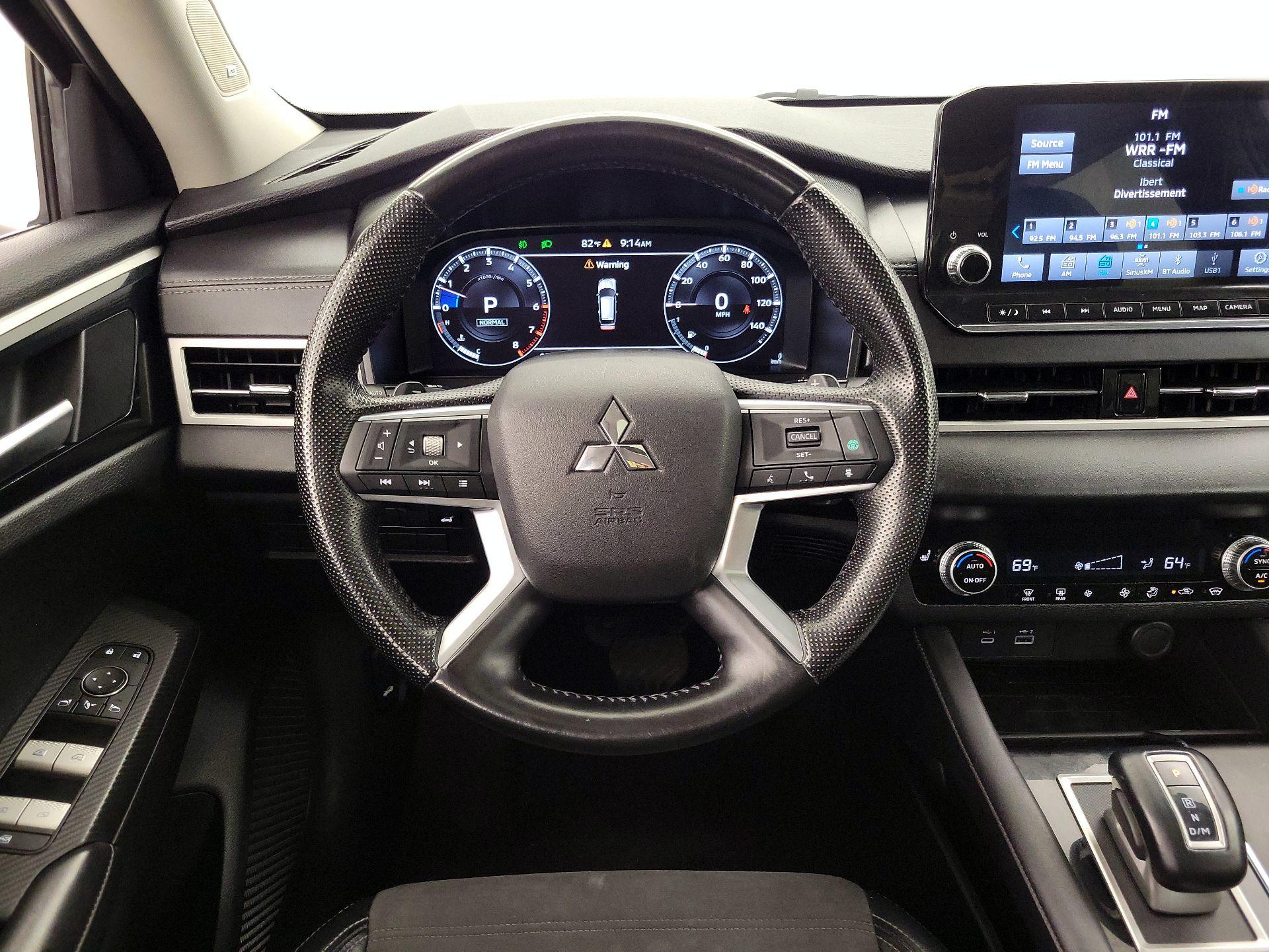 Thumbnail: 2023 Mitsubishi Outlander - 10