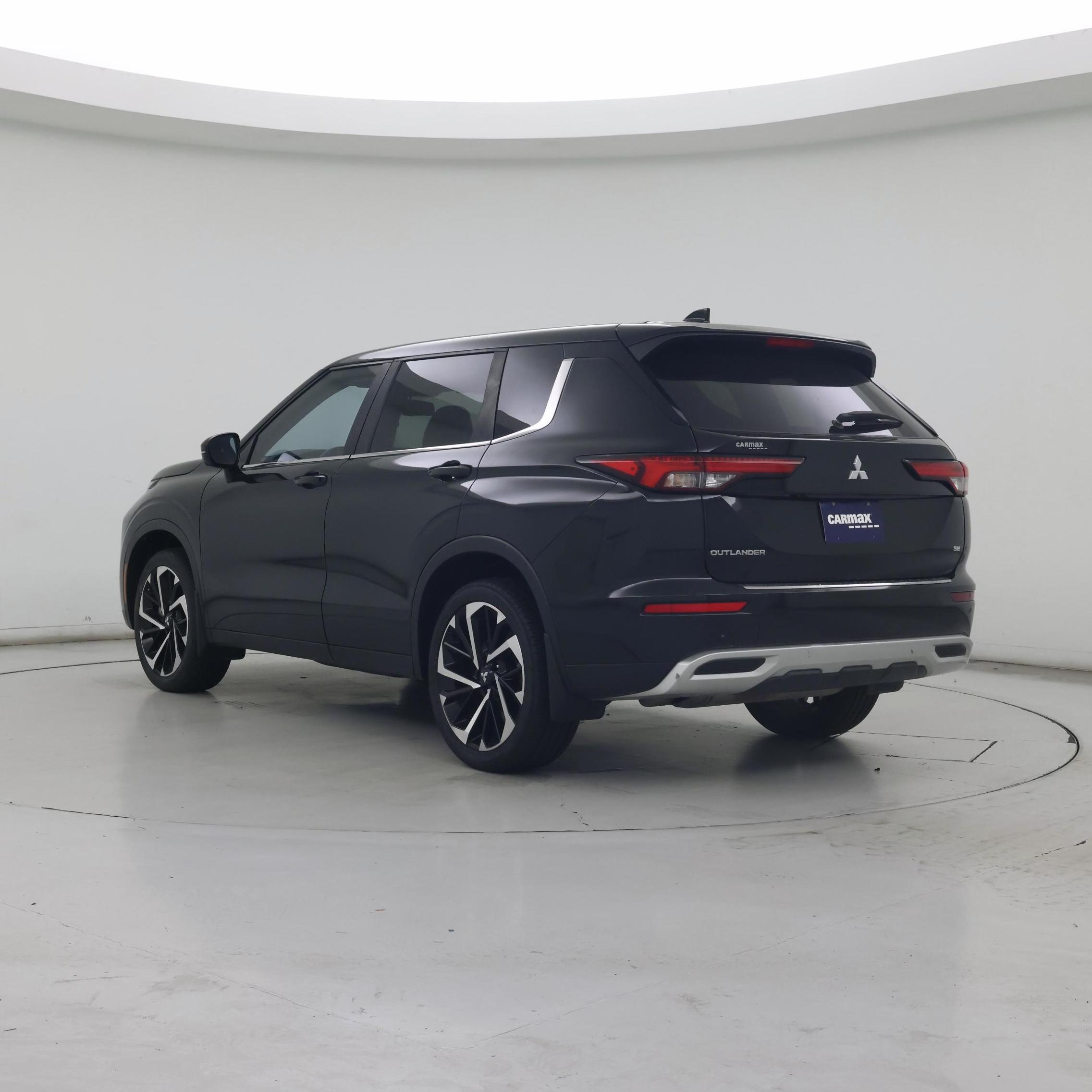 Thumbnail: 2023 Mitsubishi Outlander - 2