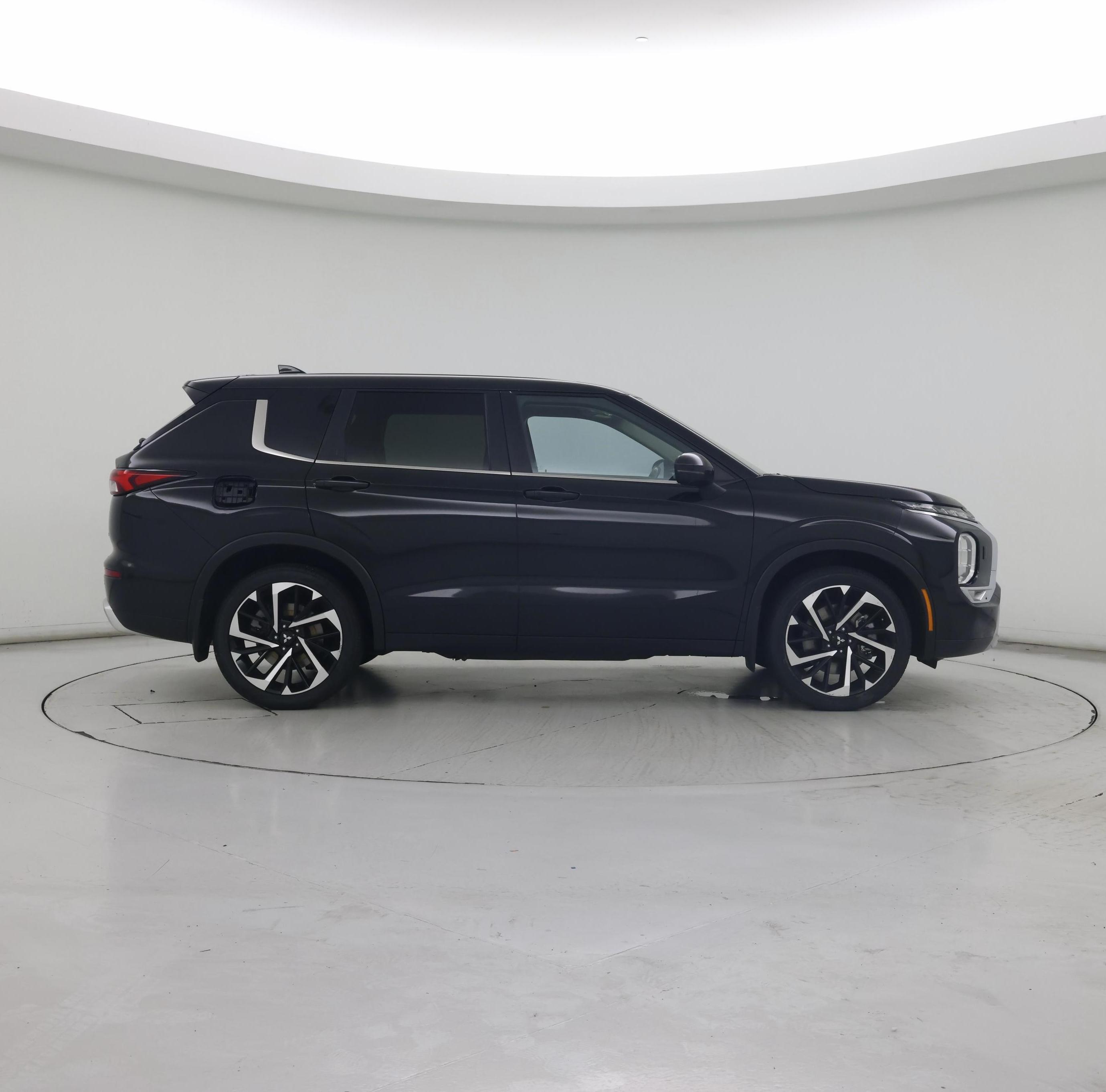 Thumbnail: 2023 Mitsubishi Outlander - 7