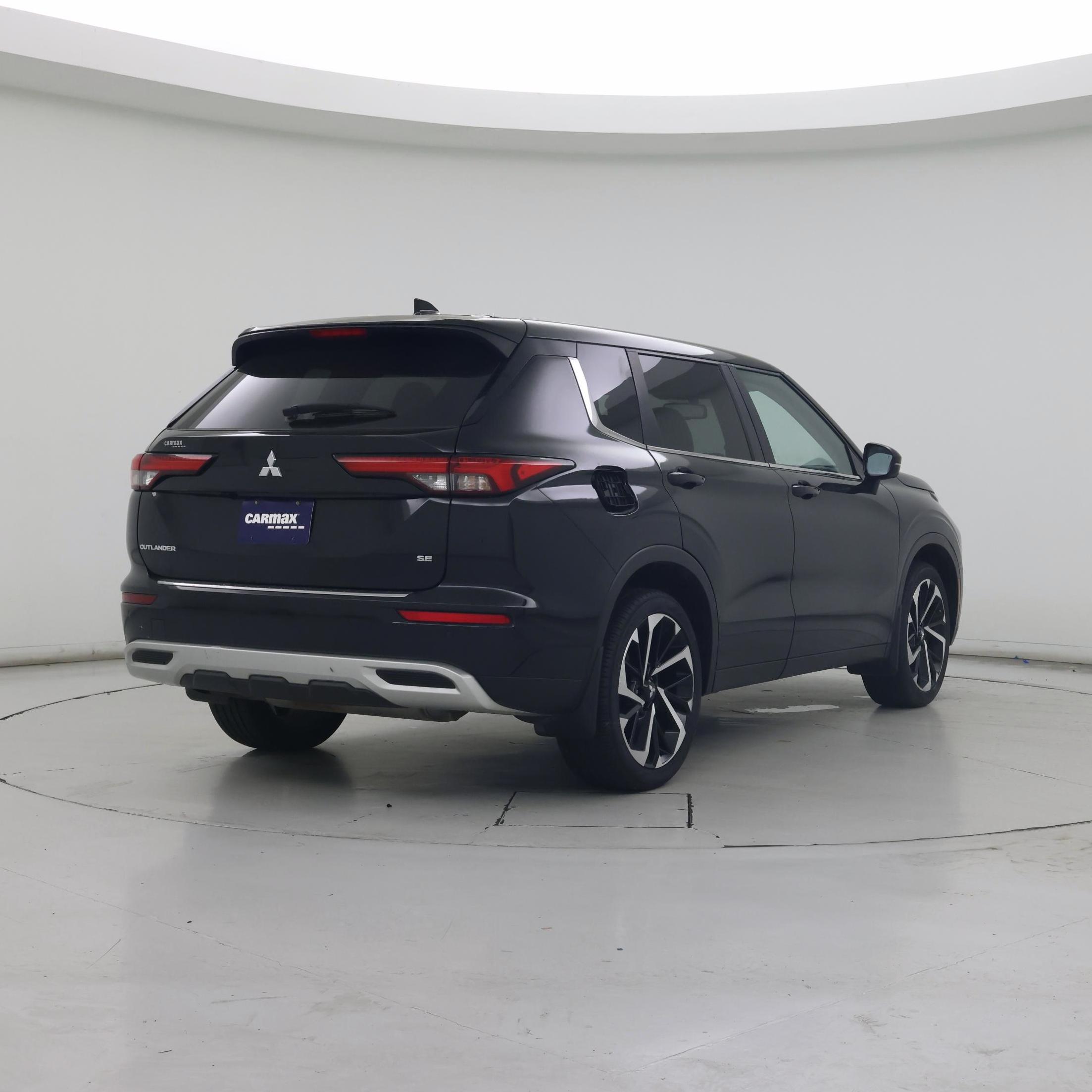 Thumbnail: 2023 Mitsubishi Outlander - 8
