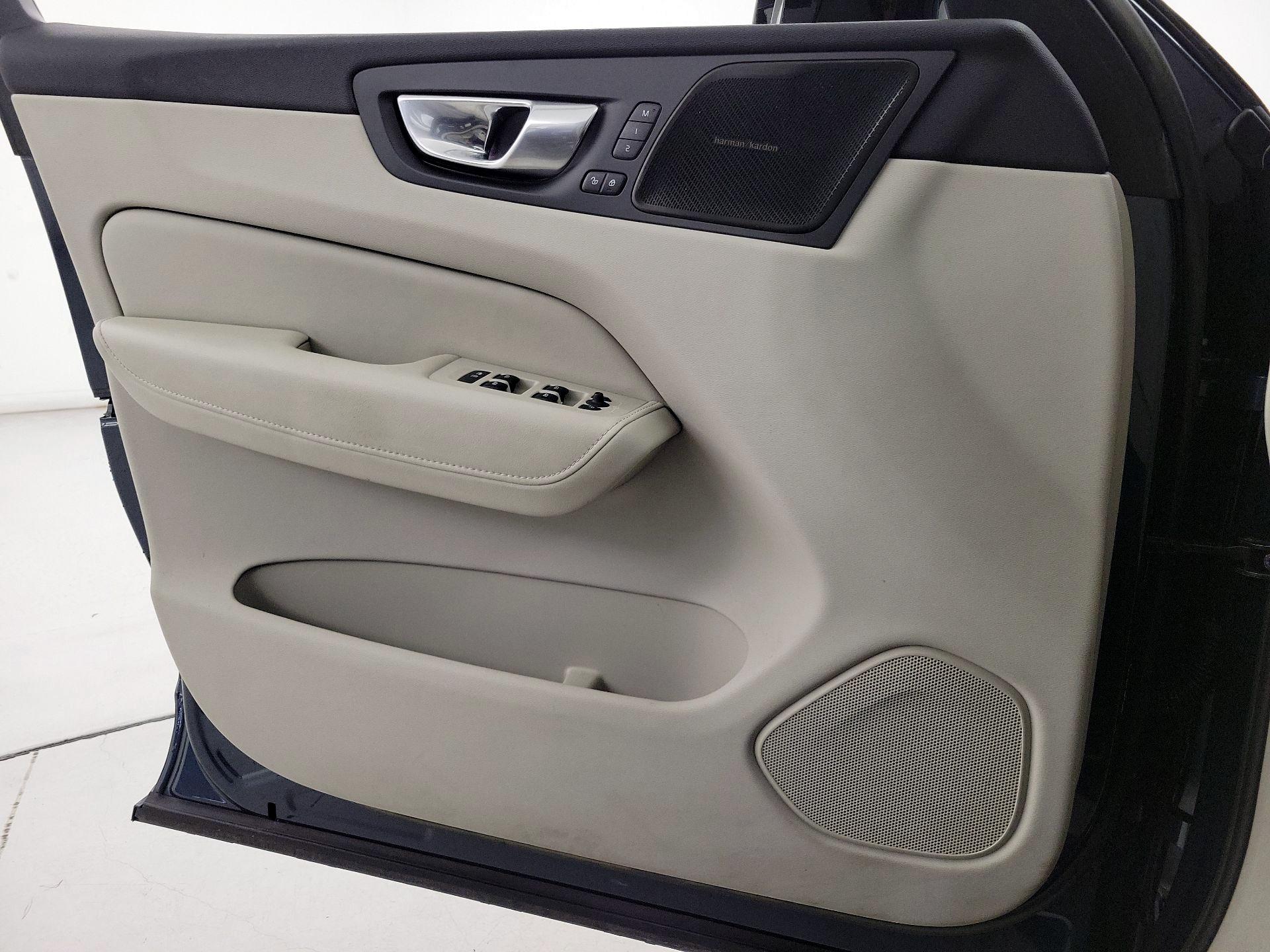 Thumbnail: 2023 Volvo XC60 - 12