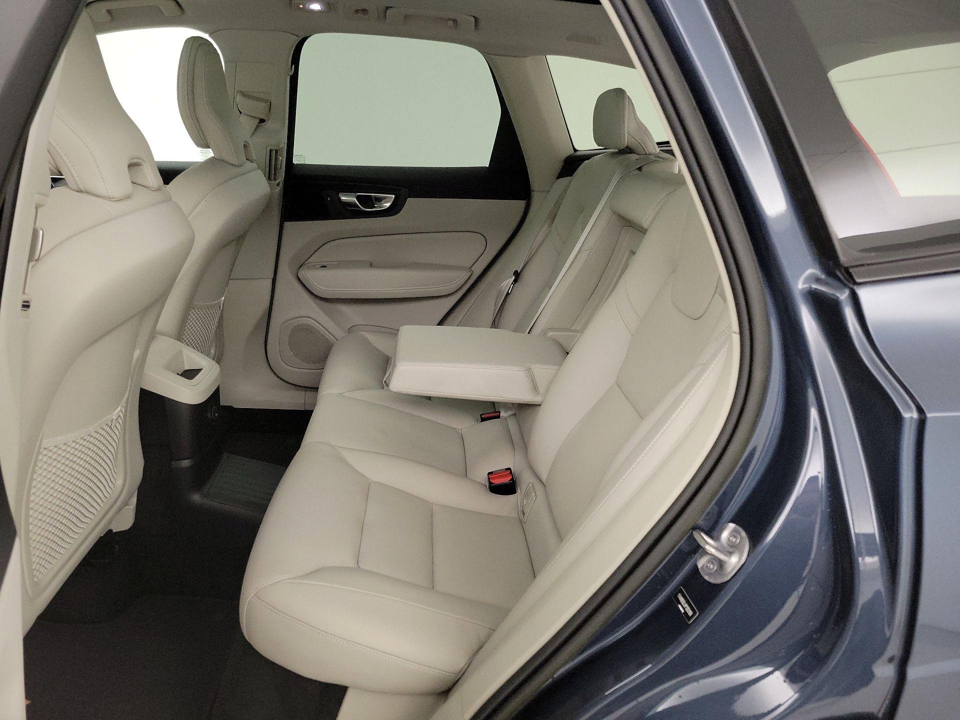 Thumbnail: 2023 Volvo XC60 - 20