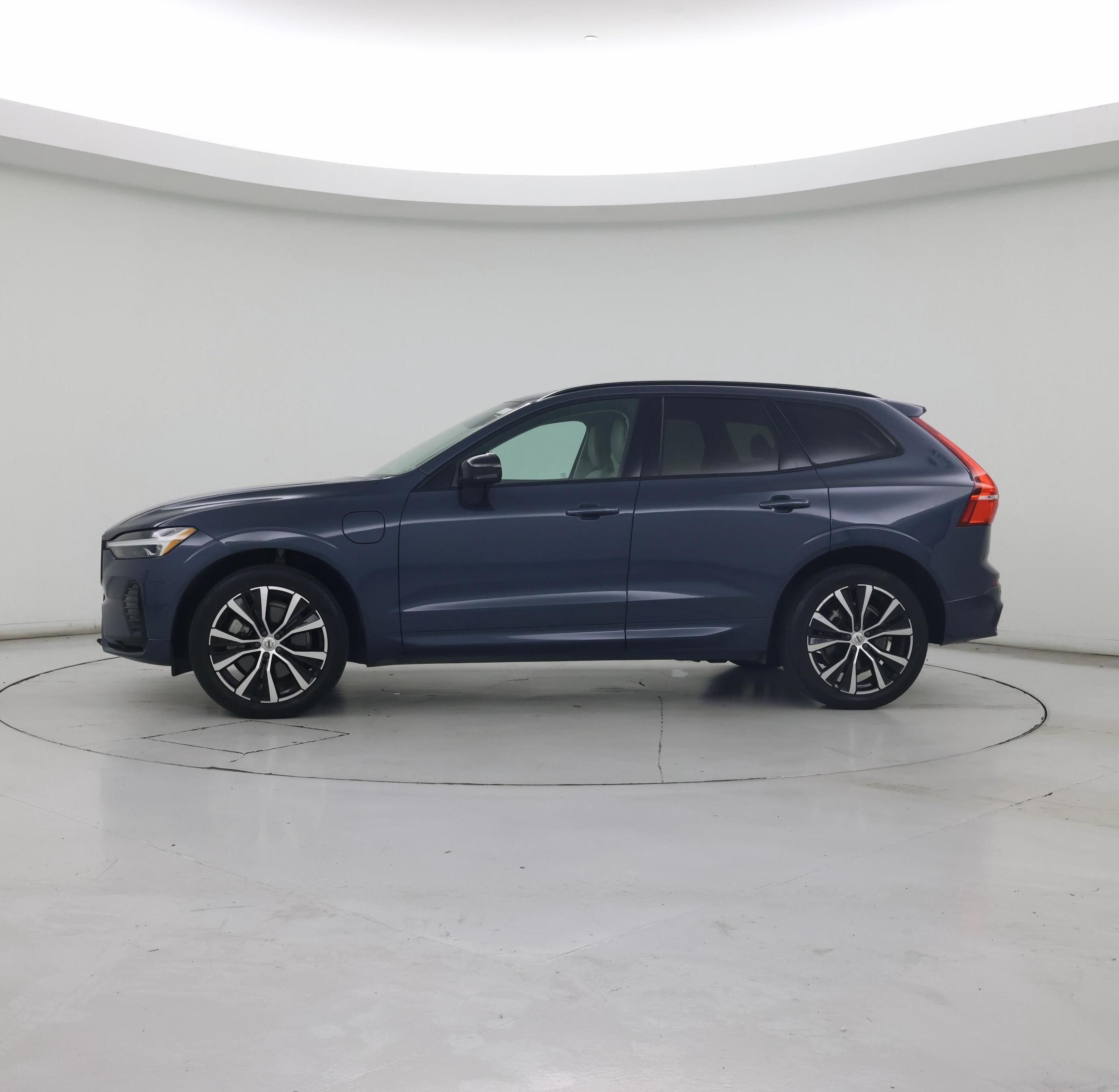 Thumbnail: 2023 Volvo XC60 - 3
