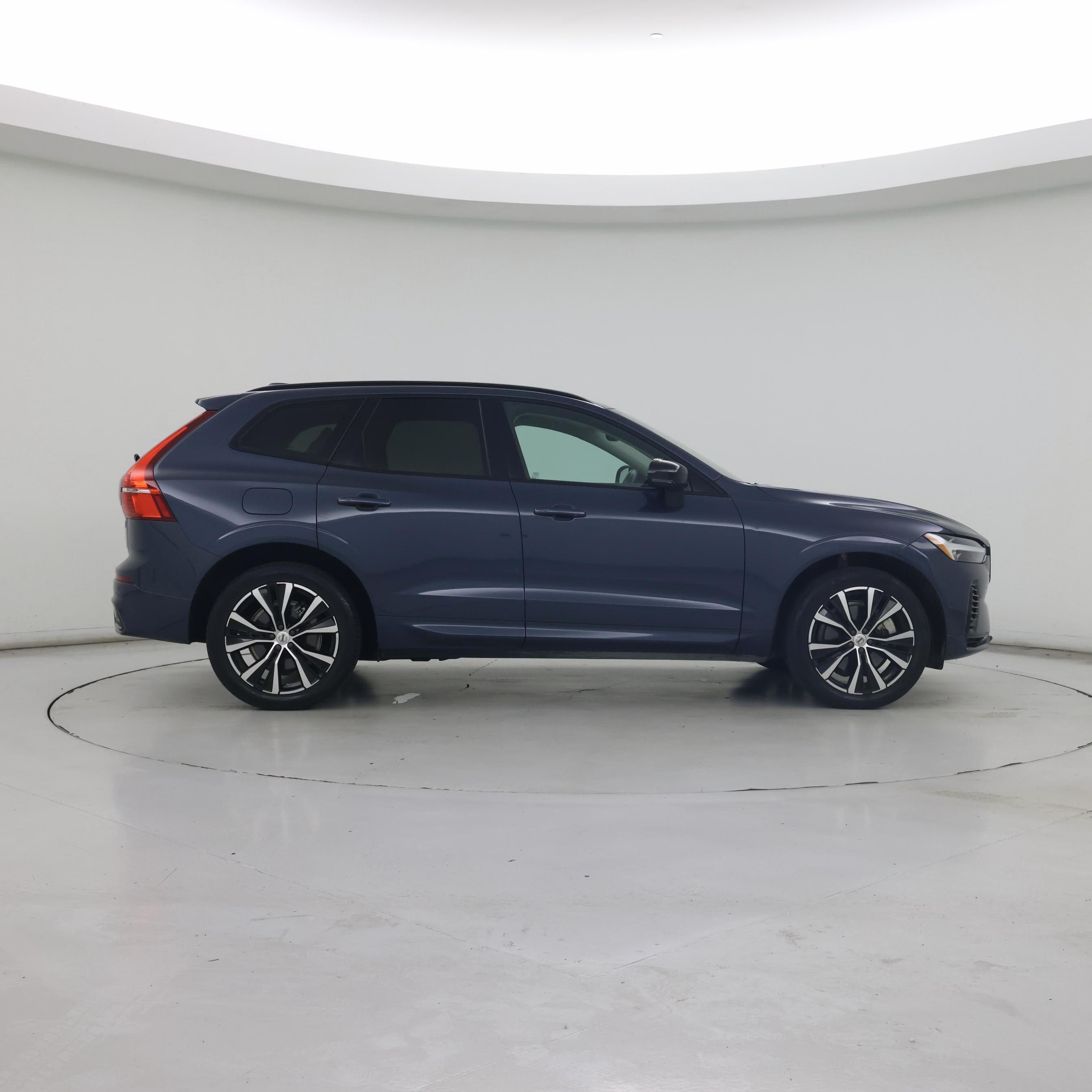 Thumbnail: 2023 Volvo XC60 - 7