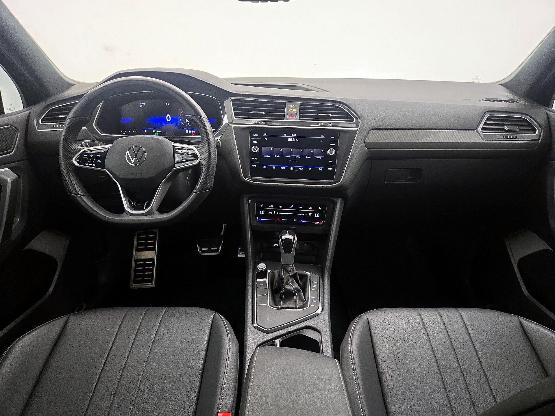 Thumbnail: 2023 Volkswagen Tiguan - 9