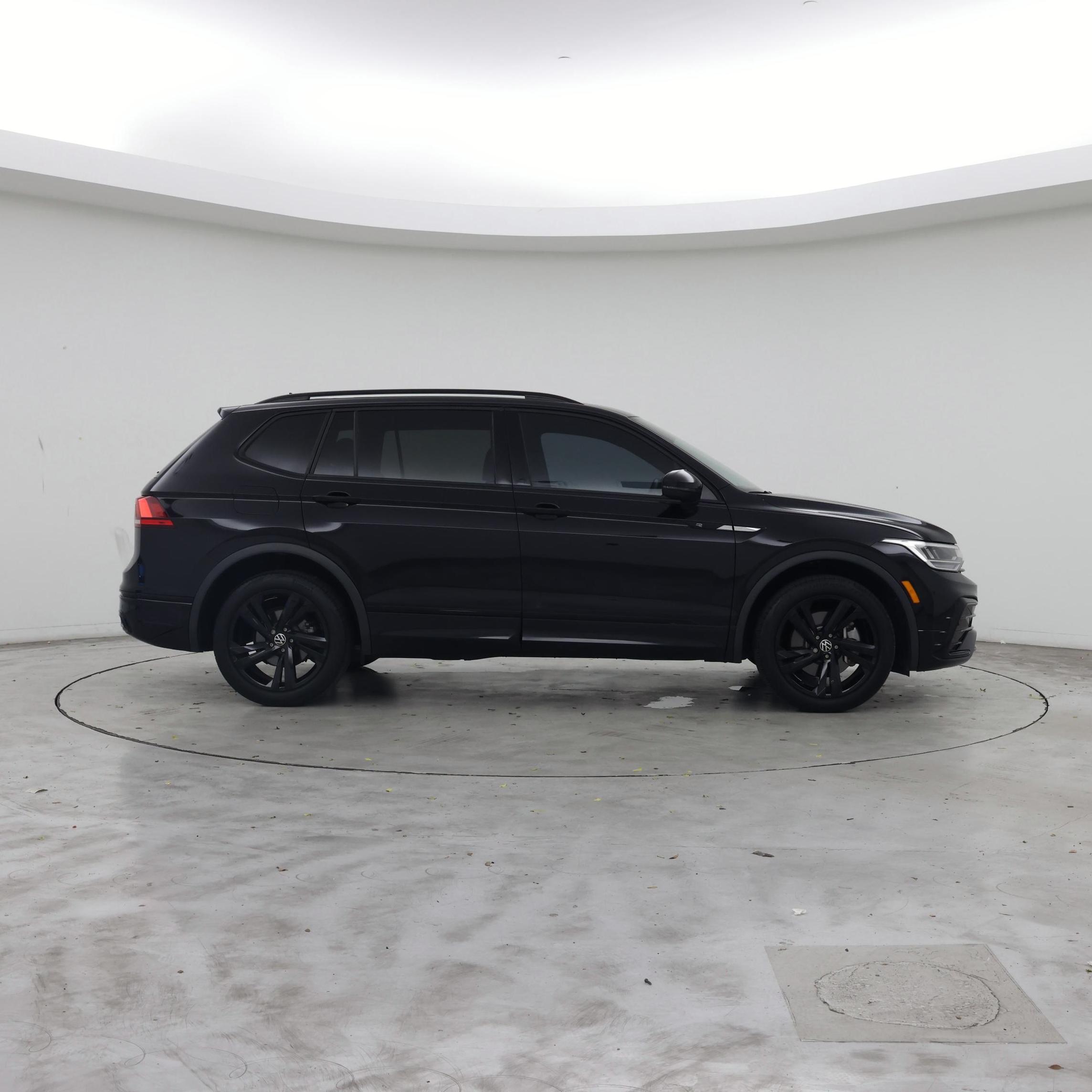Thumbnail: 2023 Volkswagen Tiguan - 7