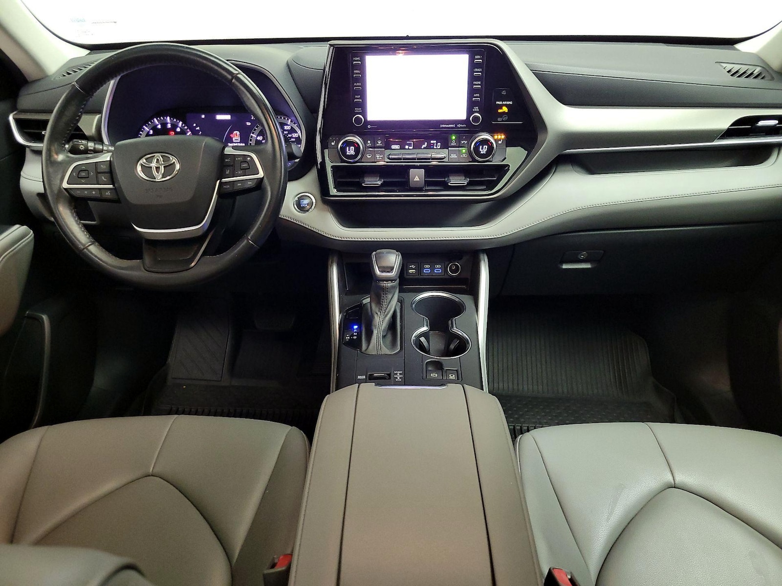 2022 Toyota Highlander XLE - Photo 10