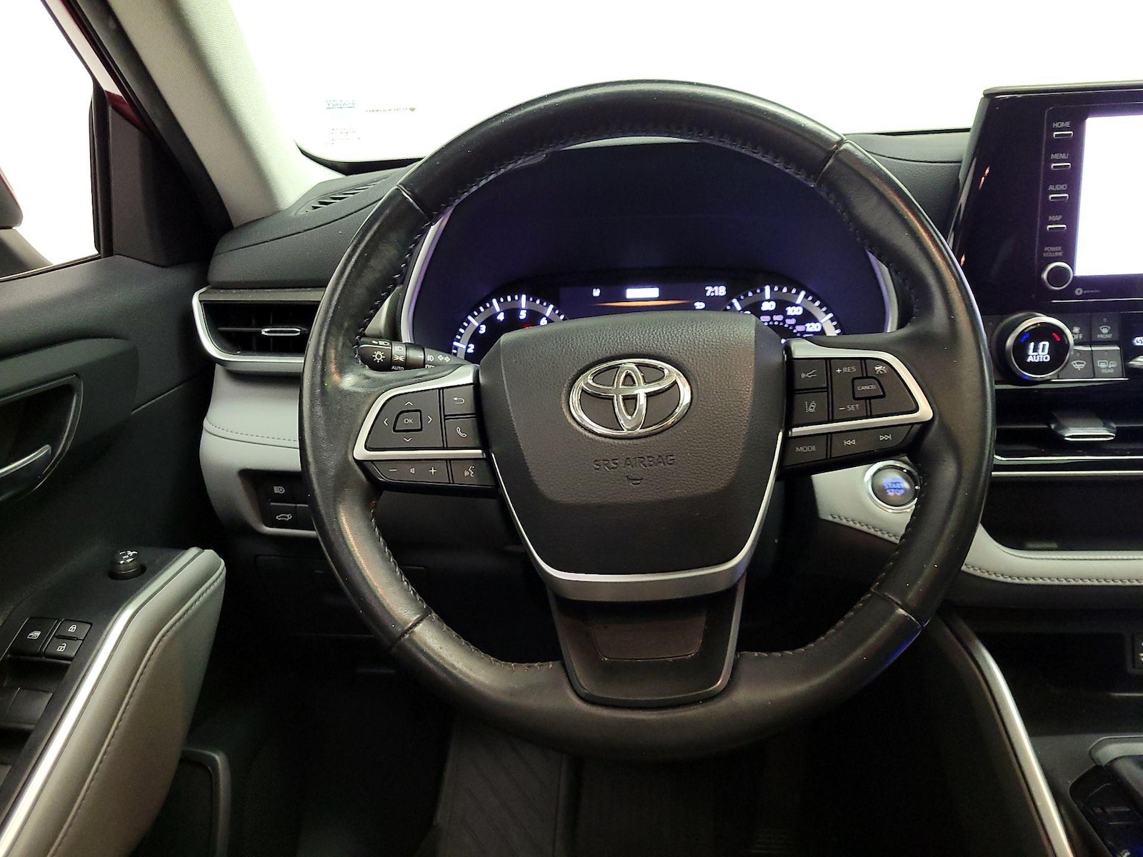 2022 Toyota Highlander XLE - Photo 11