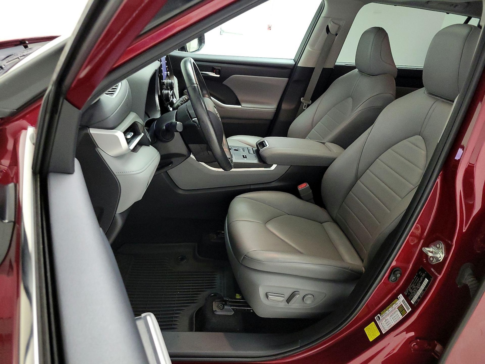 2022 Toyota Highlander XLE - Photo 12