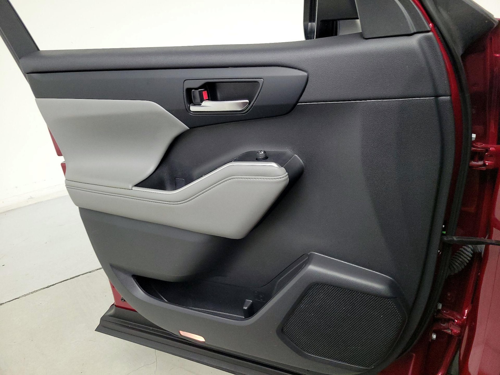 2022 Toyota Highlander XLE - Photo 13