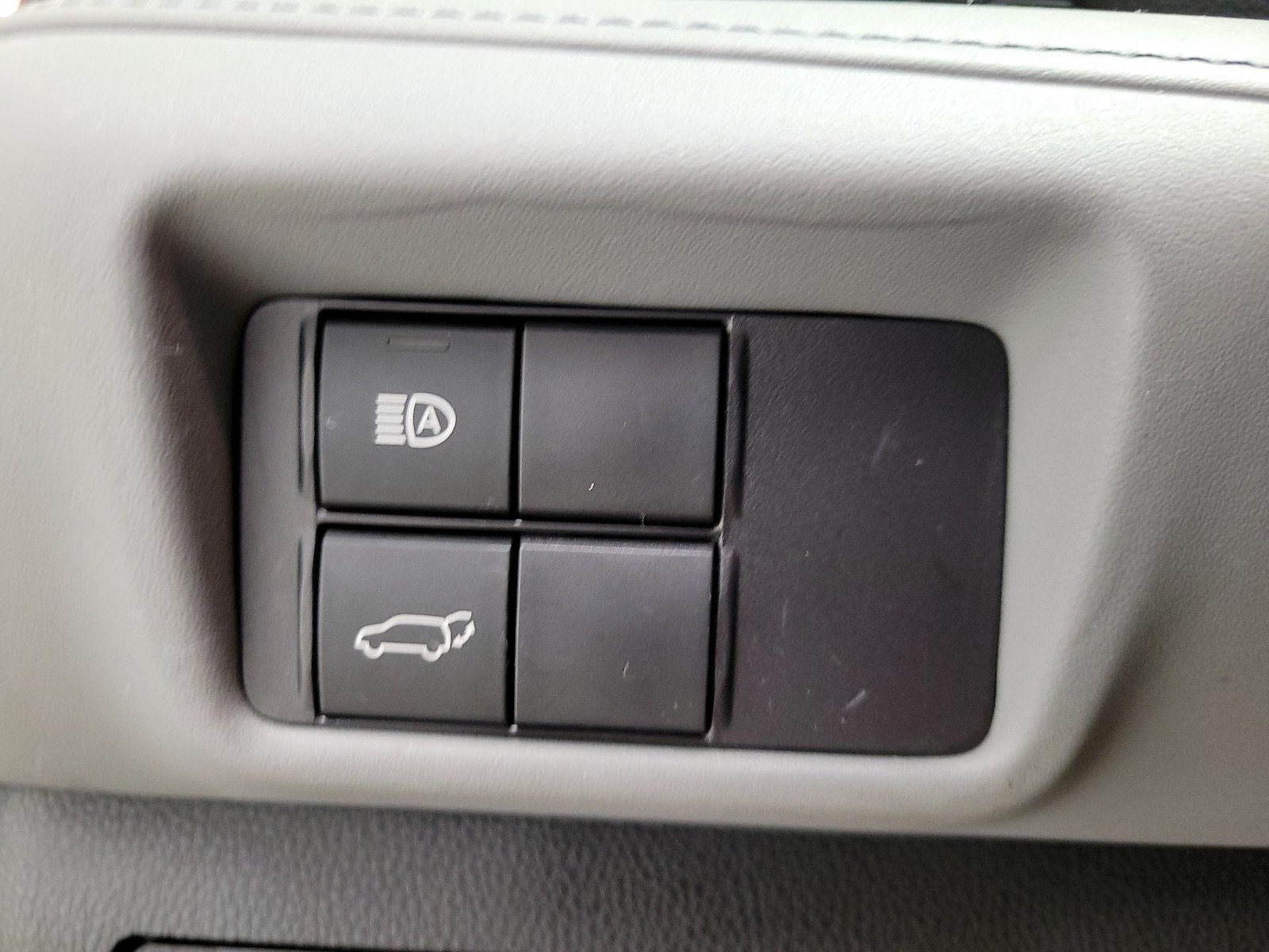 2022 Toyota Highlander XLE - Photo 14