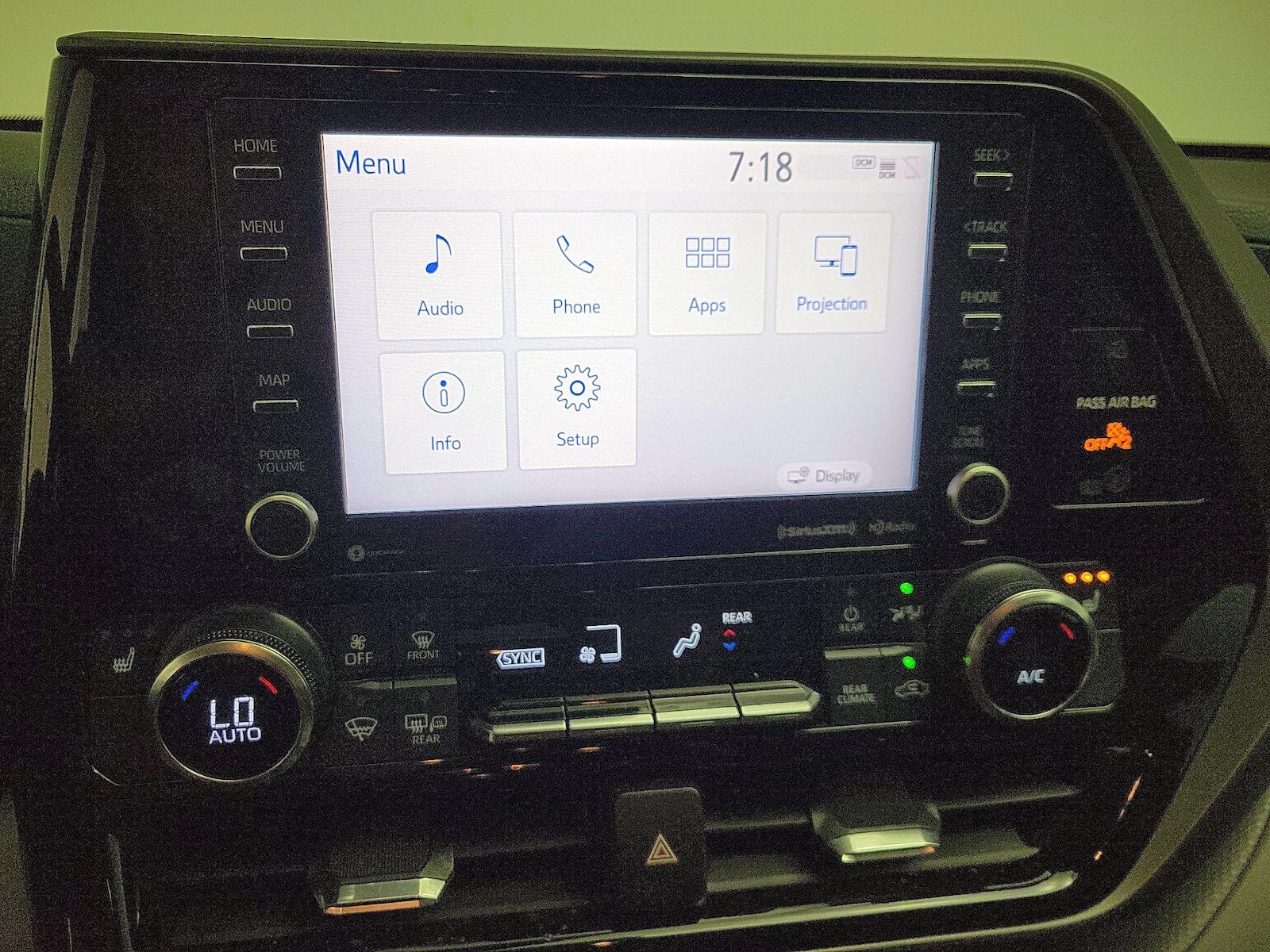 2022 Toyota Highlander XLE - Photo 15