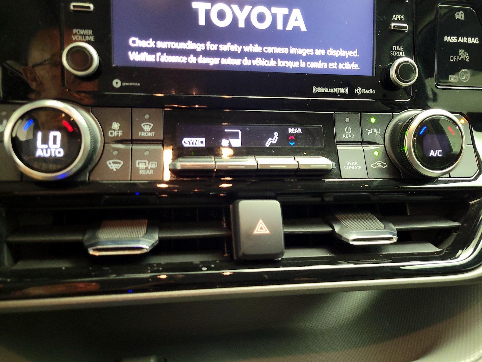 2022 Toyota Highlander XLE - Photo 18
